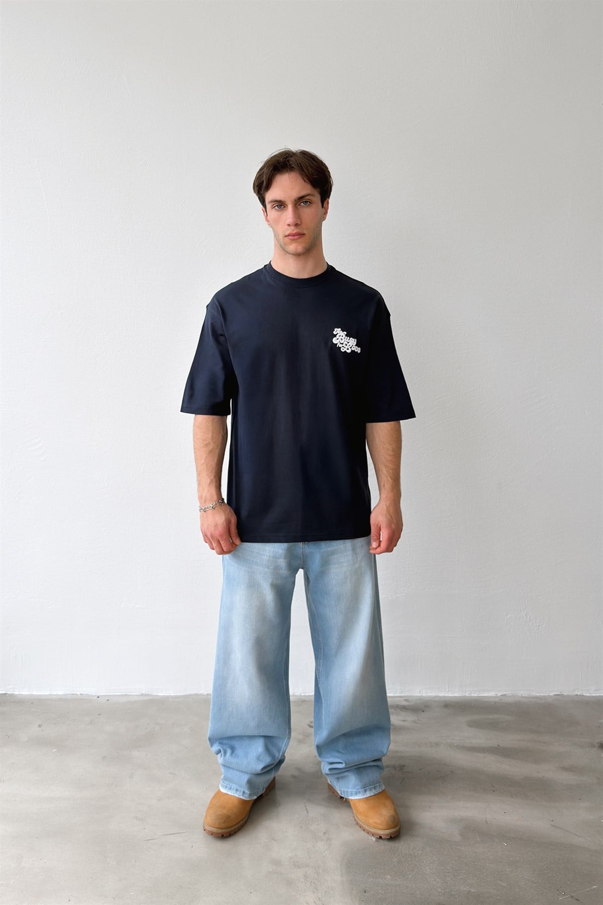 Busy Love Nakışlı Tişört