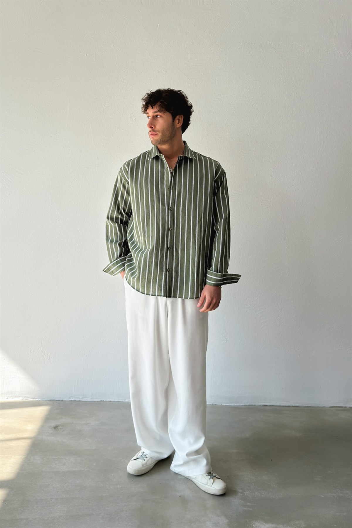 Çift Çizgili Yeşil Keten Gömlek