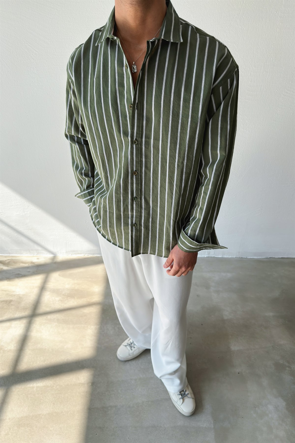 Çift Çizgili Yeşil Keten Gömlek