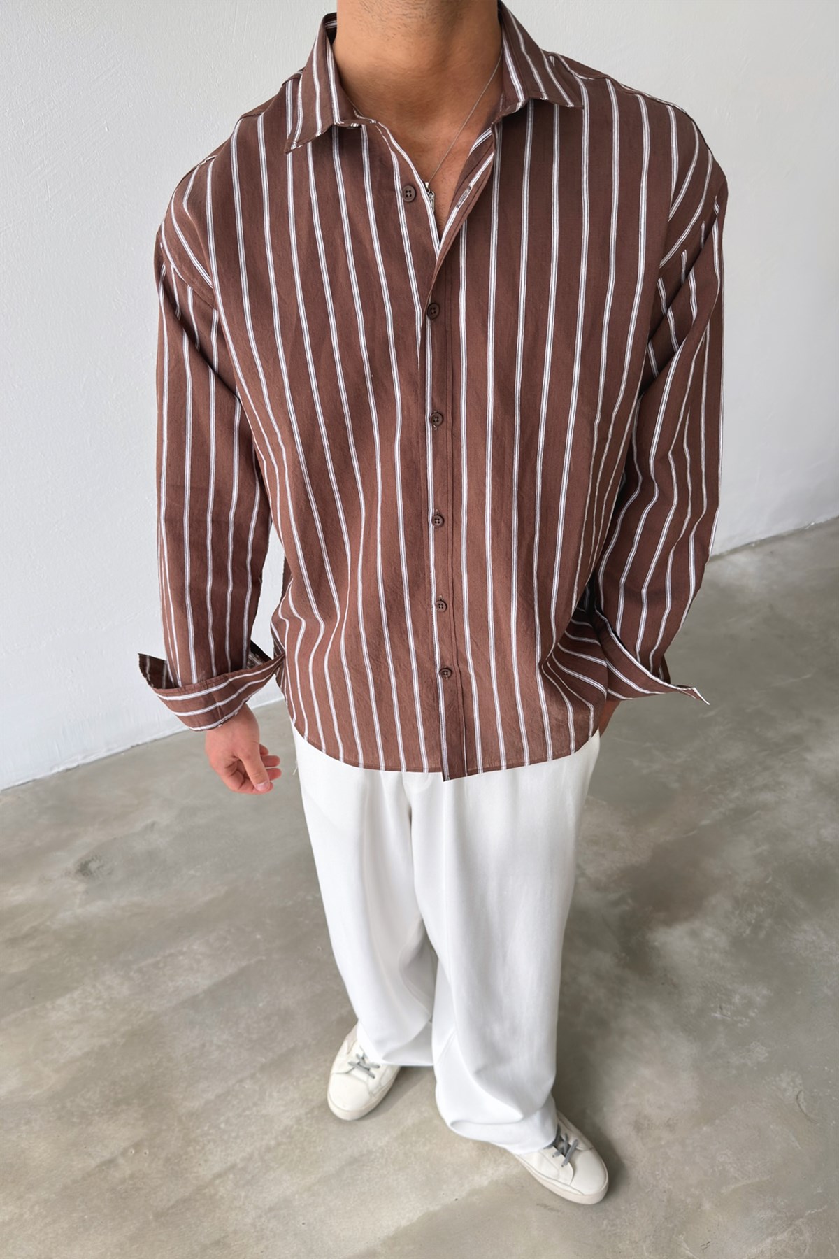 Çift Çizgili Kahverengi Keten Gömlek