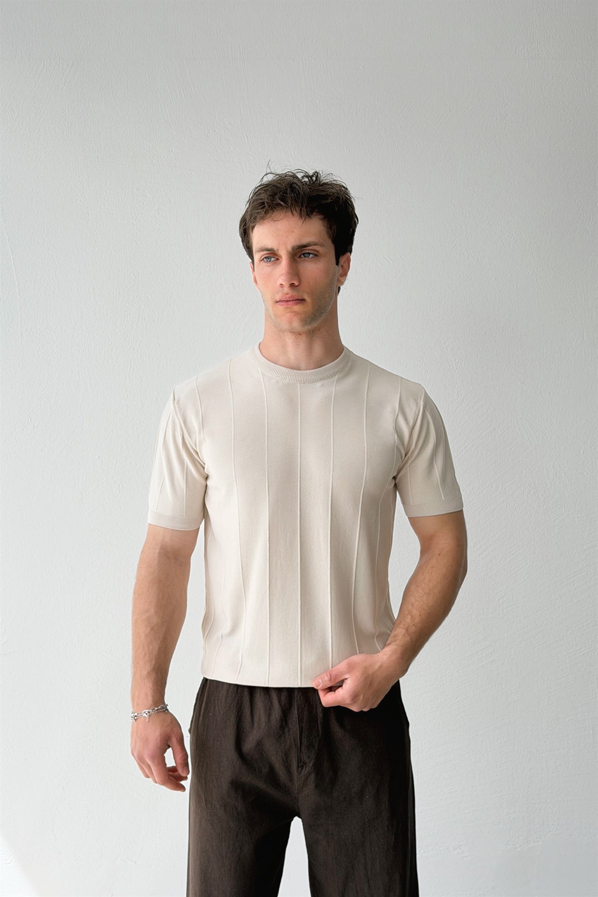 Çizgi Desenli Açık Kahve Triko Tişört