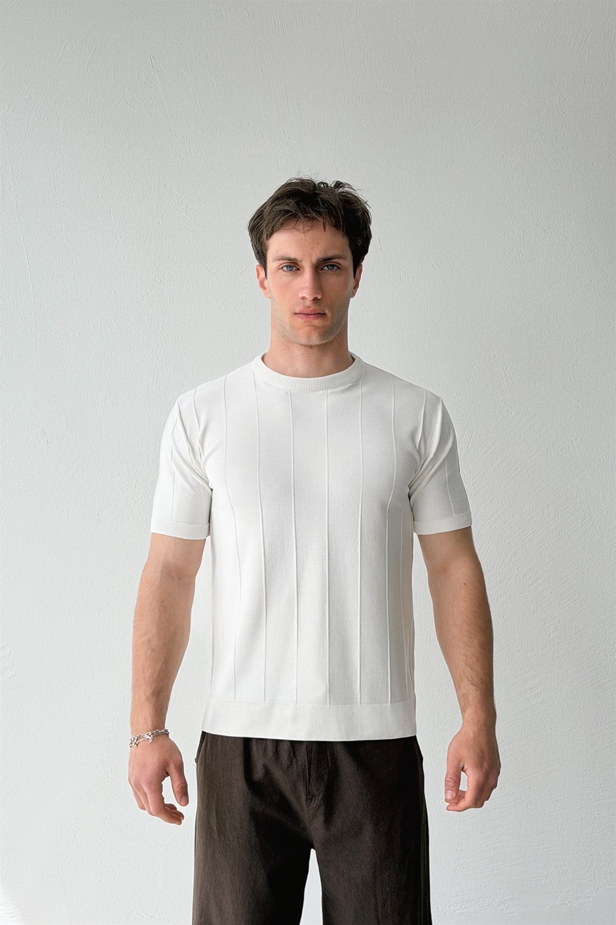 Çizgi Desenli Ekru Triko Tişört