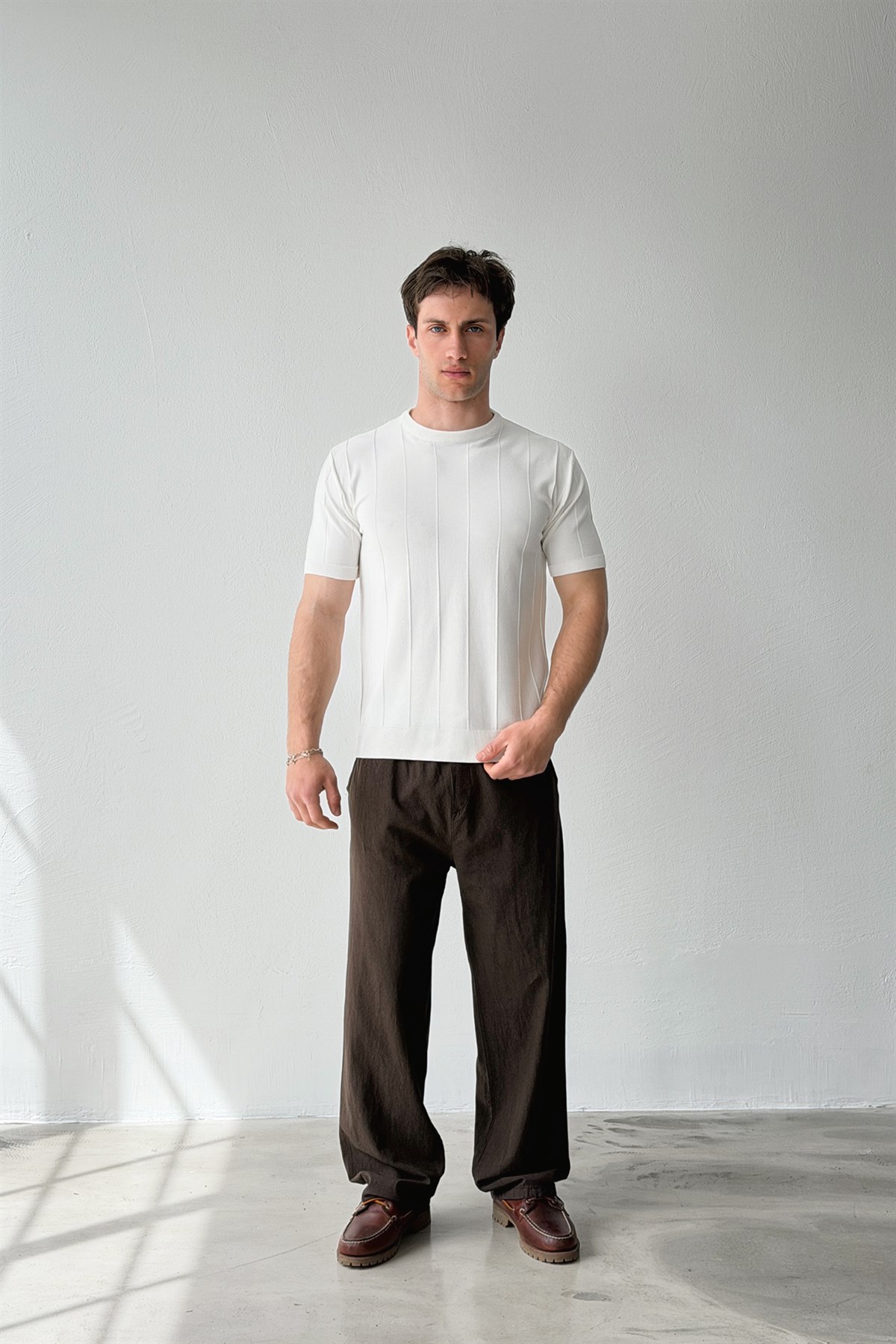 Çizgi Desenli Ekru Triko Tişört