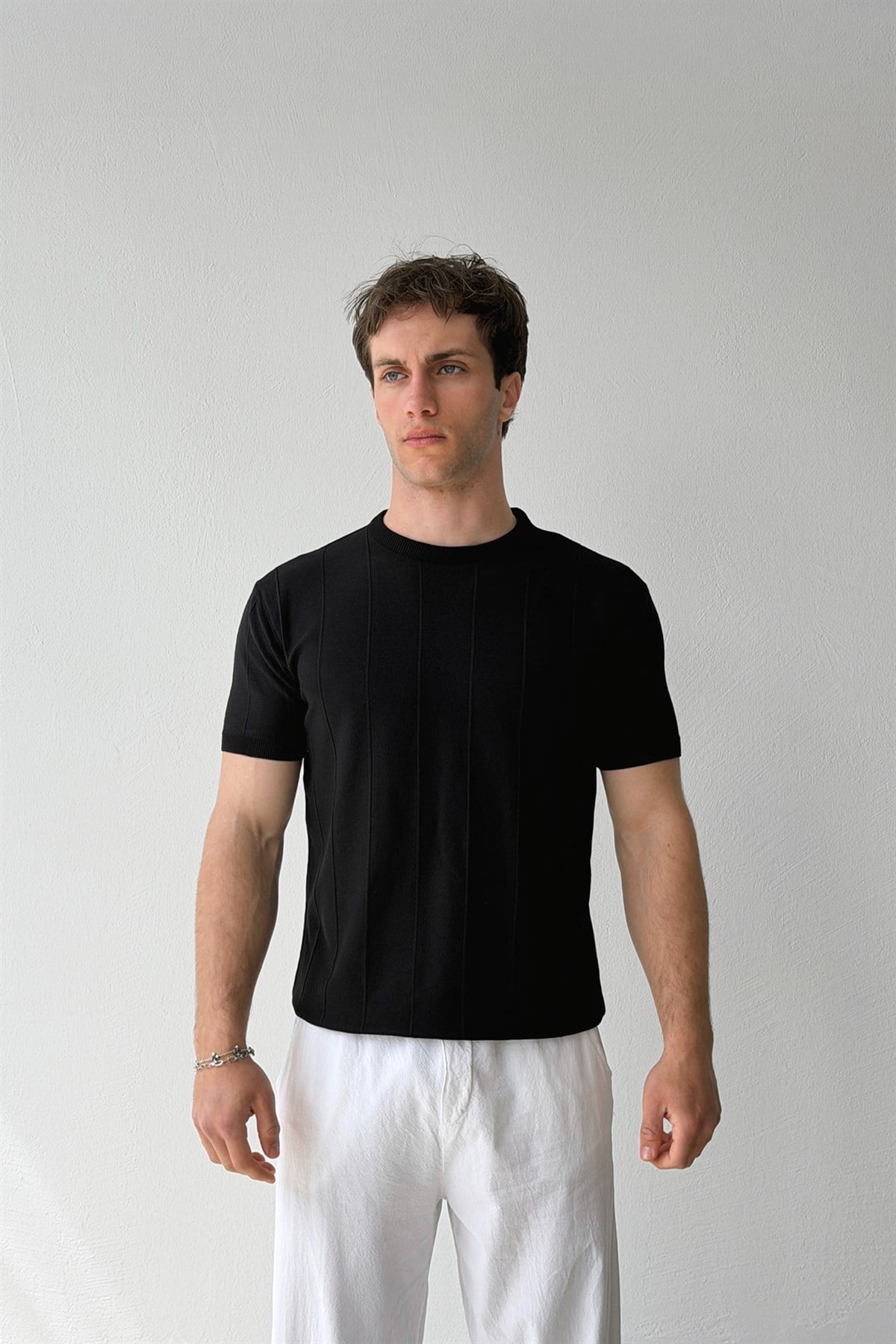 Çizgi Desenli Siyah Triko Tişört