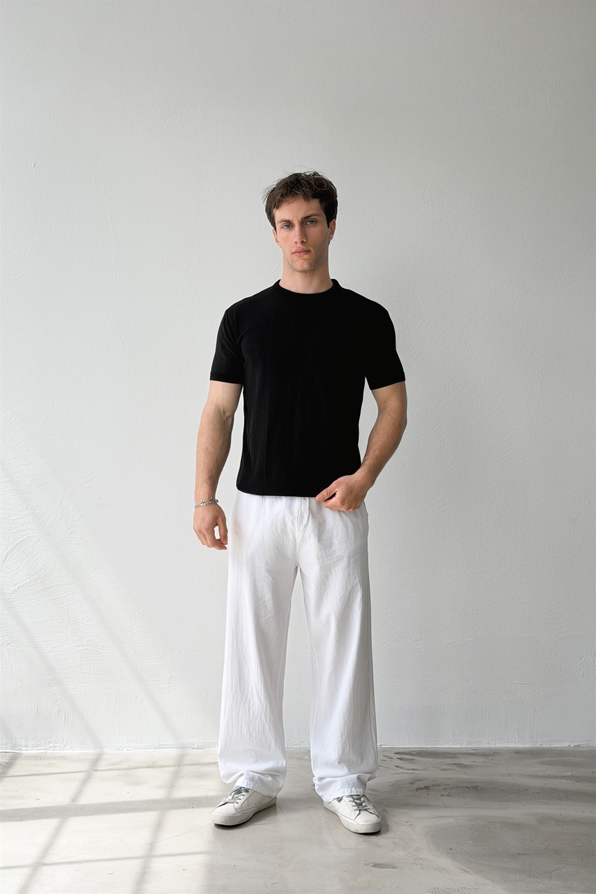 Çizgi Desenli Siyah Triko Tişört