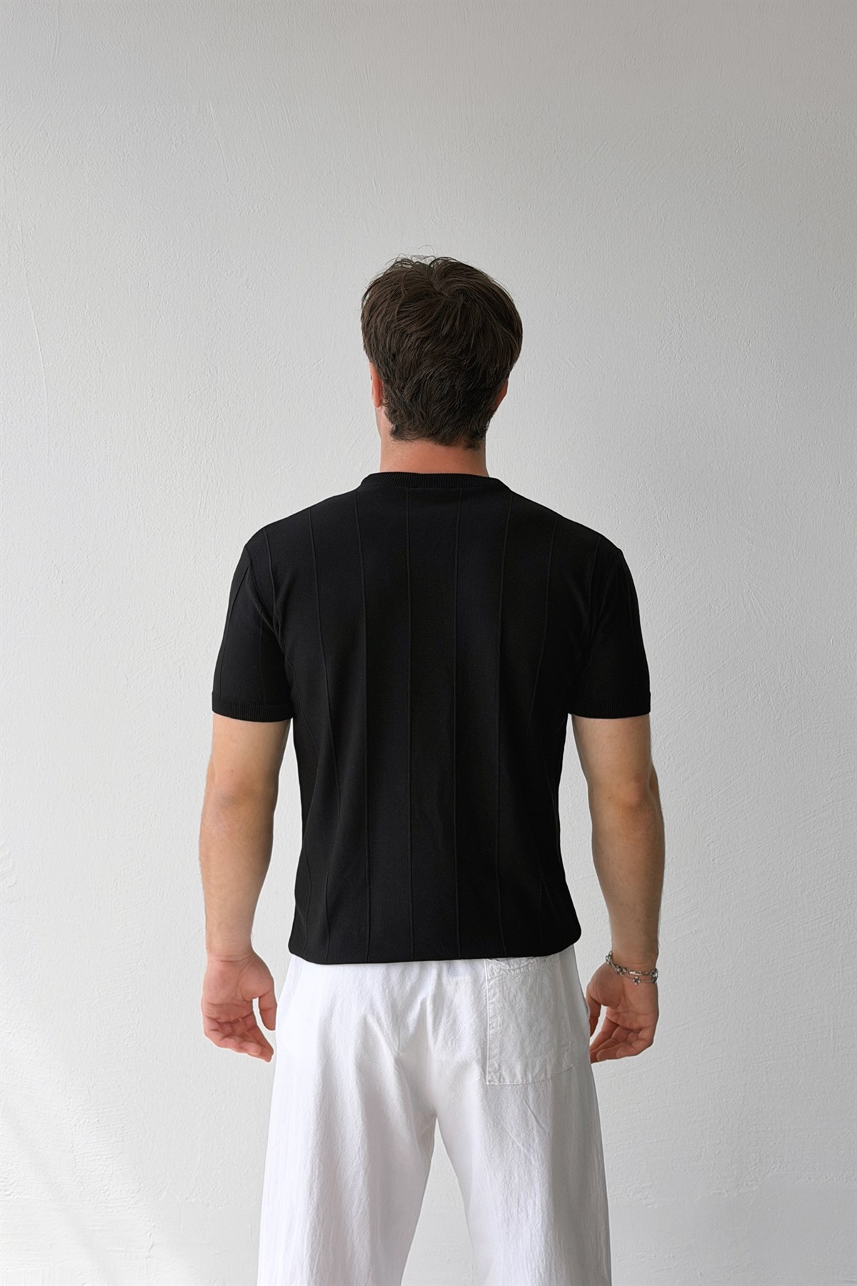 Çizgi Desenli Siyah Triko Tişört