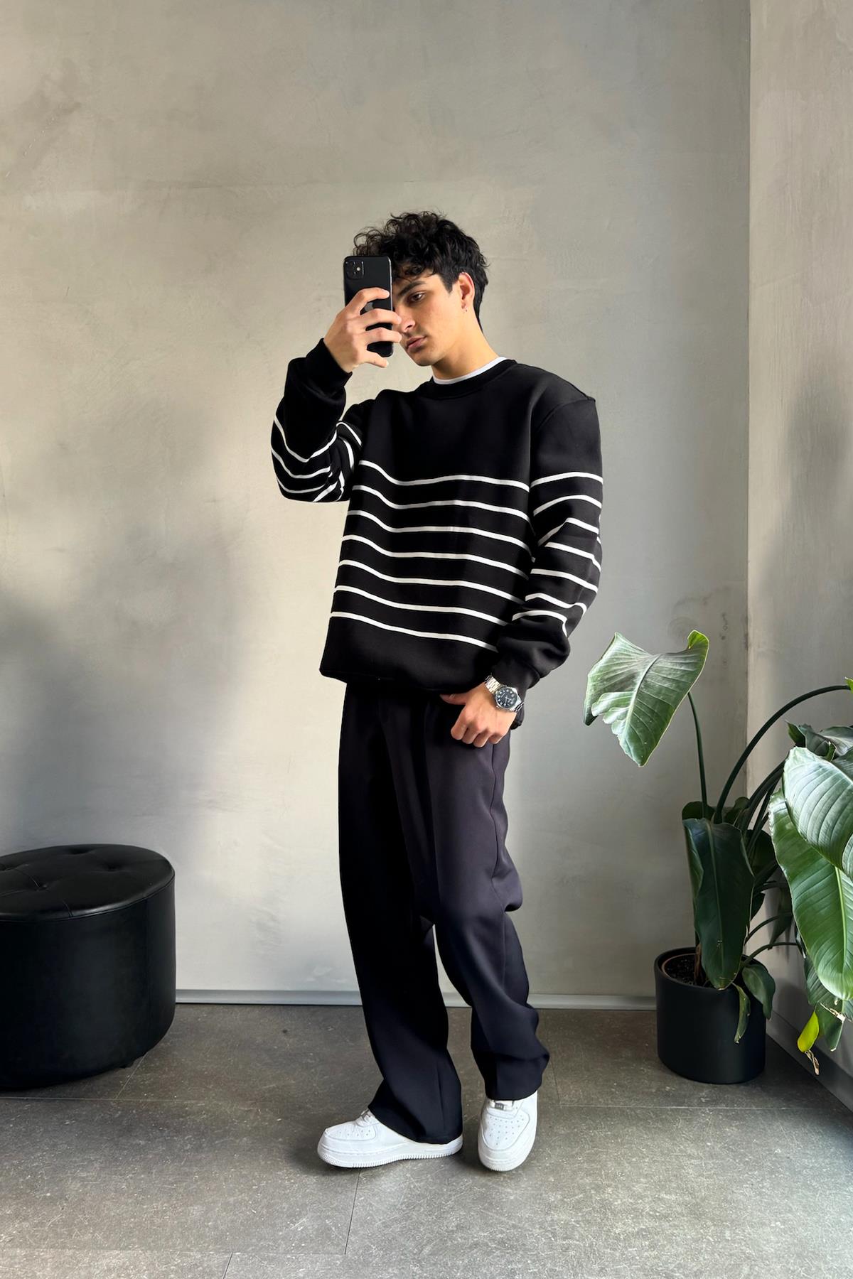Çizgili Bisiklet Yaka Siyah Sweatshirt