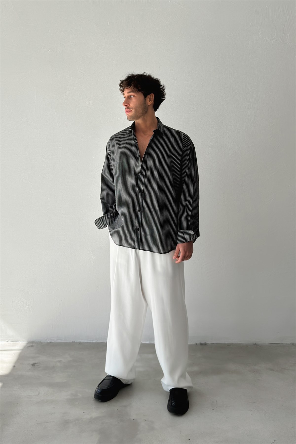 Çizgili Siyah Keten Gömlek