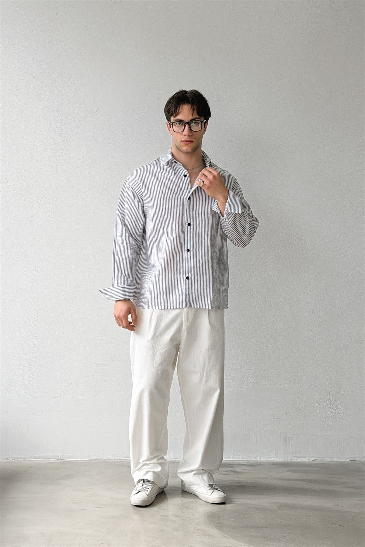 Çizgili Oversize Siyah-Ekru Keten Gömlek