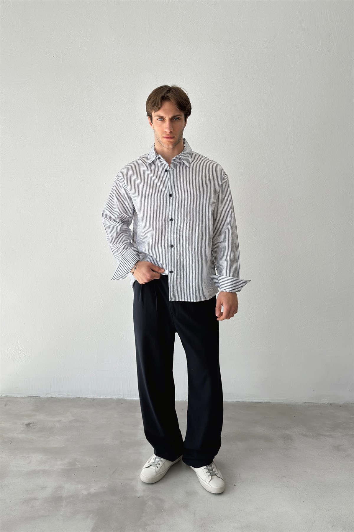 Çizgili Oversize Lacivert-Ekru Keten Gömlek