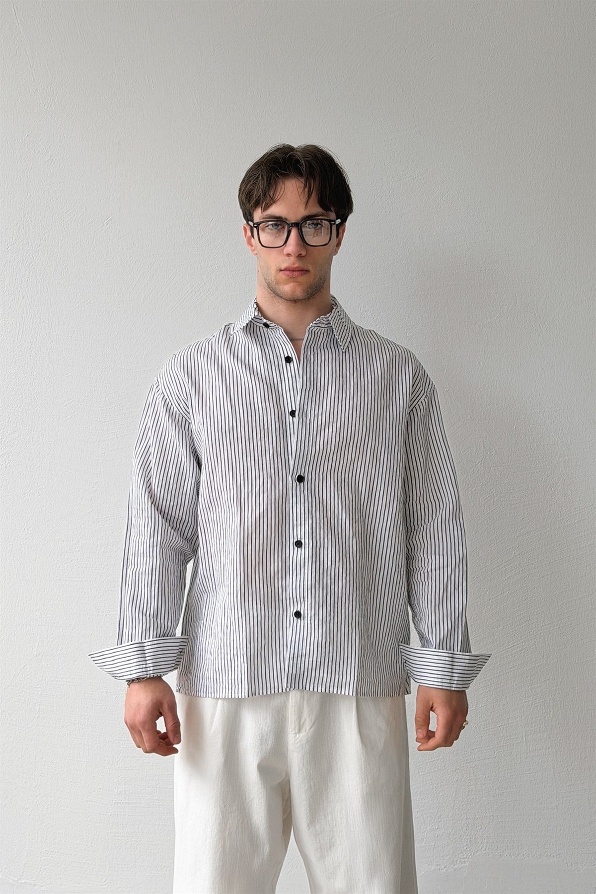 Çizgili Oversize Siyah-Ekru Keten Gömlek