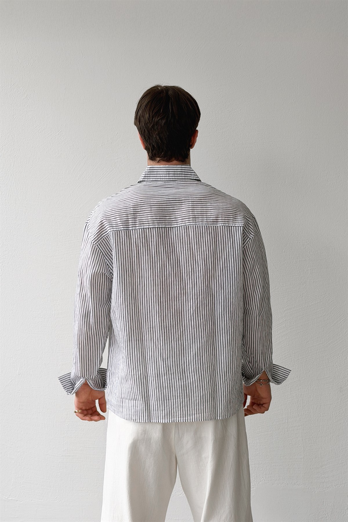 Çizgili Oversize Siyah-Ekru Keten Gömlek