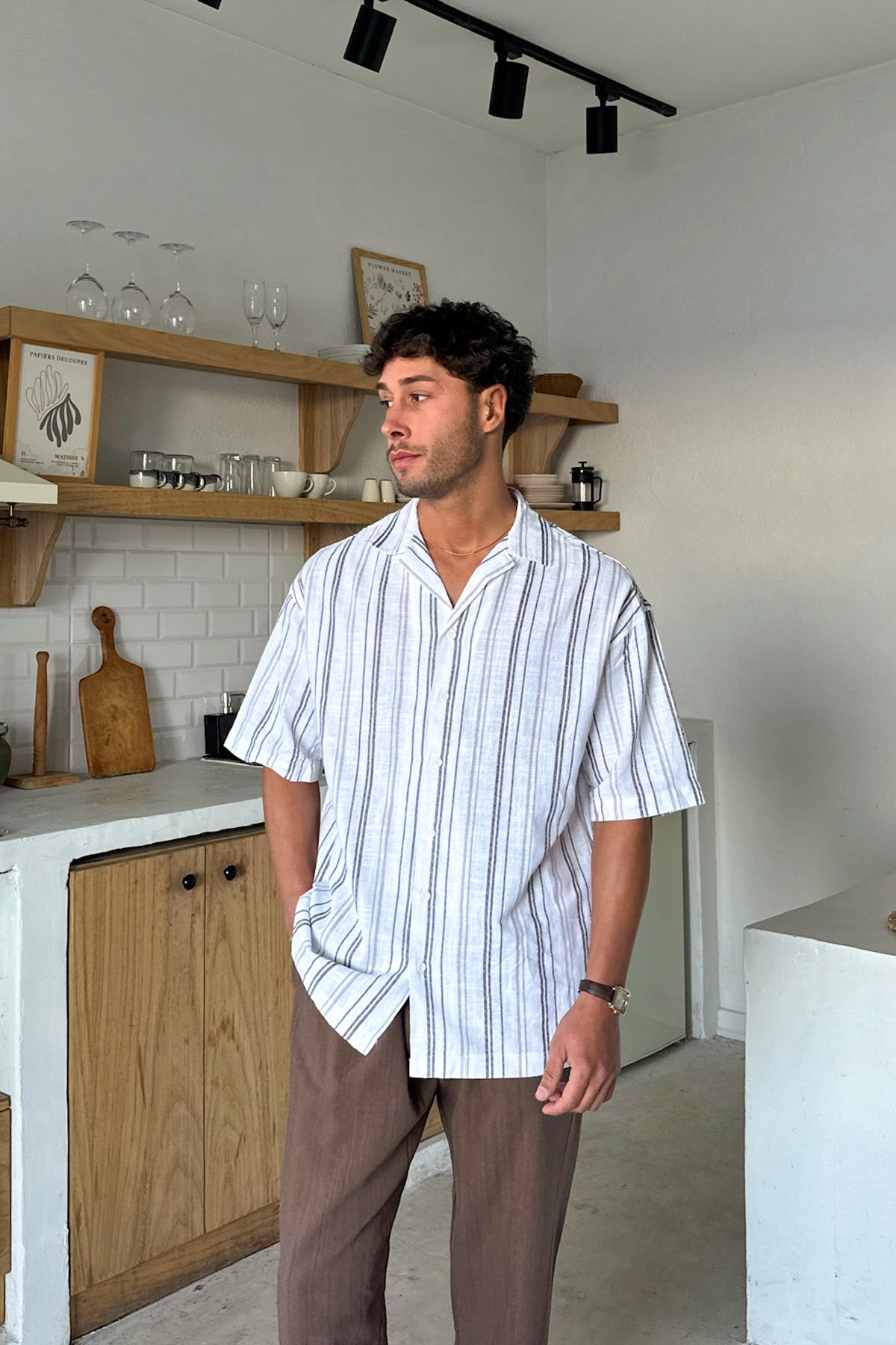 Beyaz Çizgili Oversize Kısa Kol Gömlek