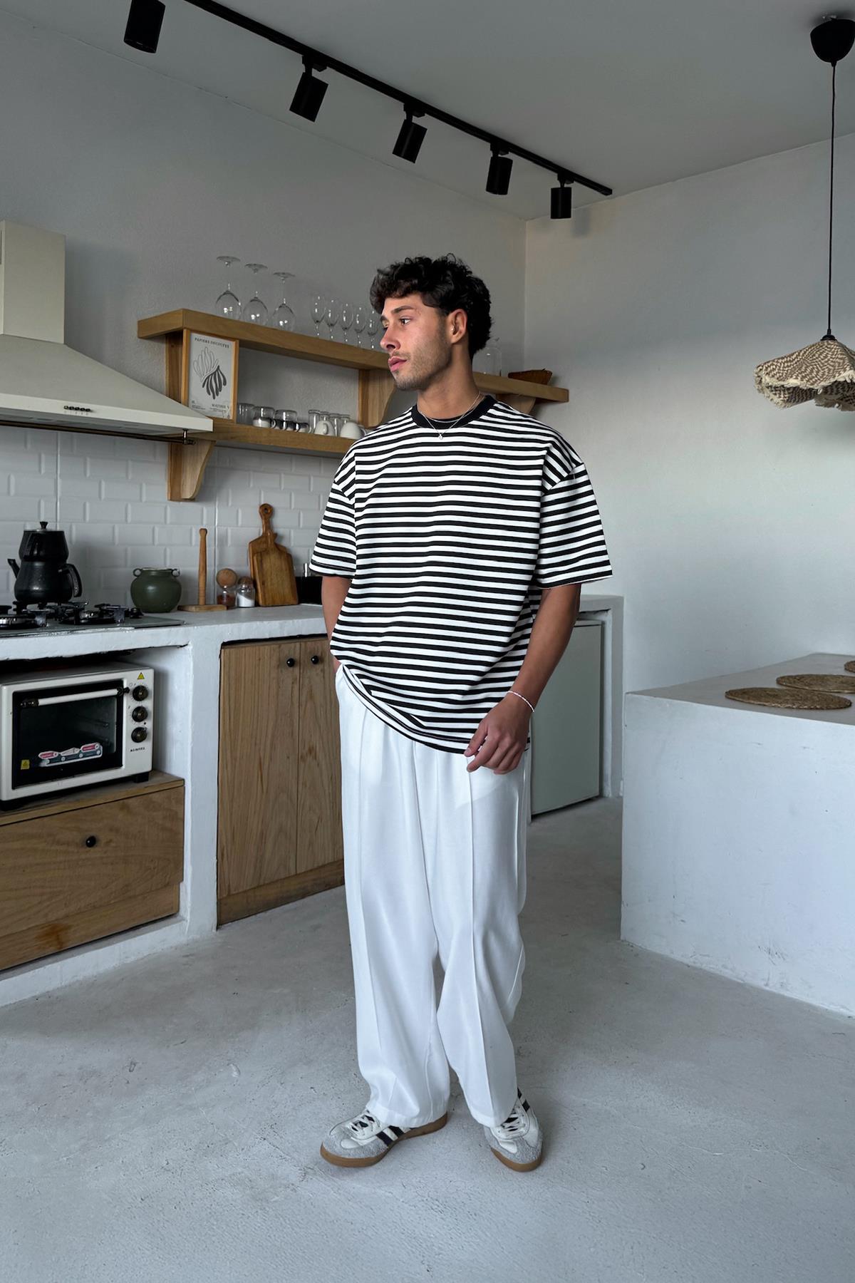 Beyaz Siyah Çizgili Oversize Tişört