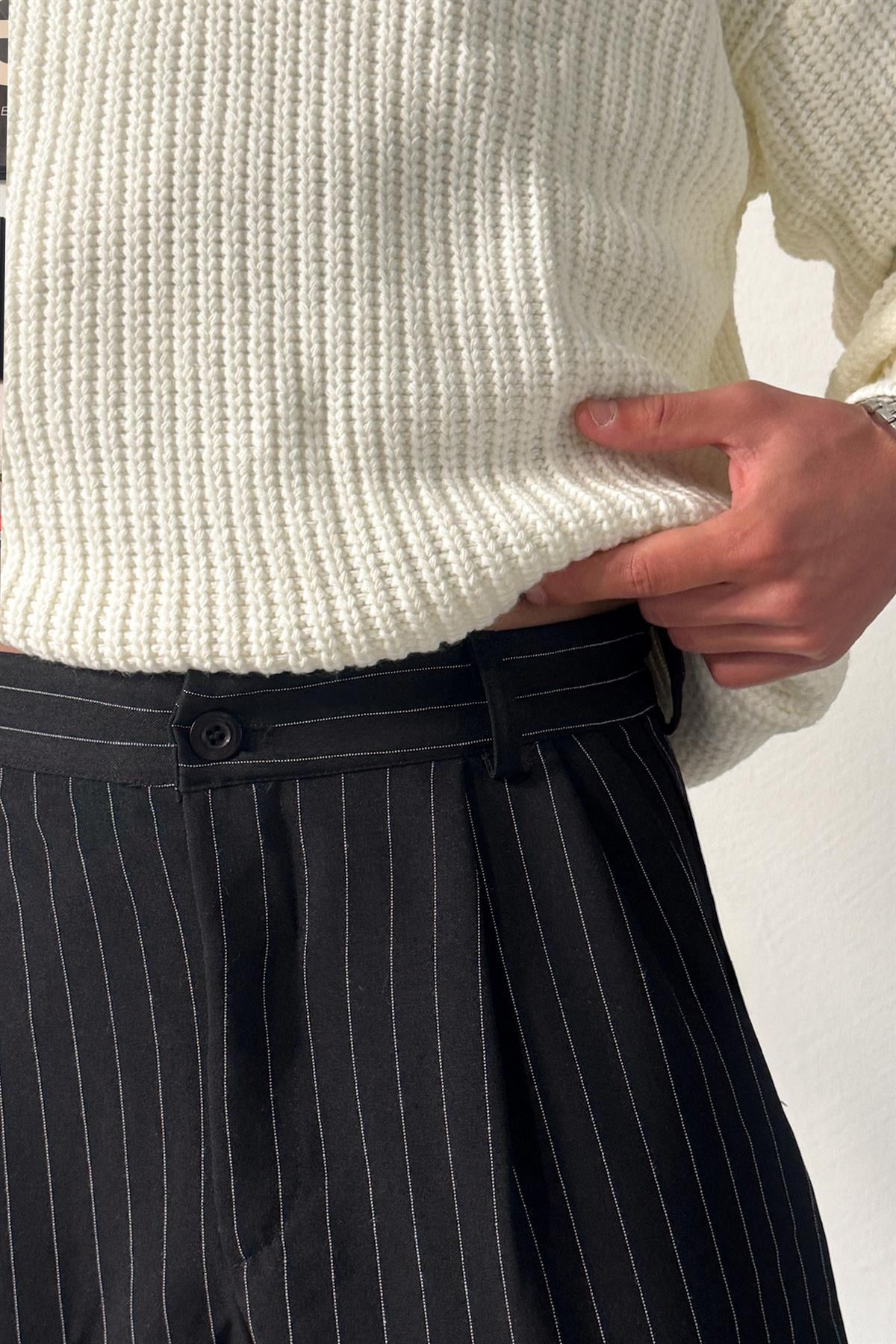 Çizgili Pileli Kumaş Pantolon