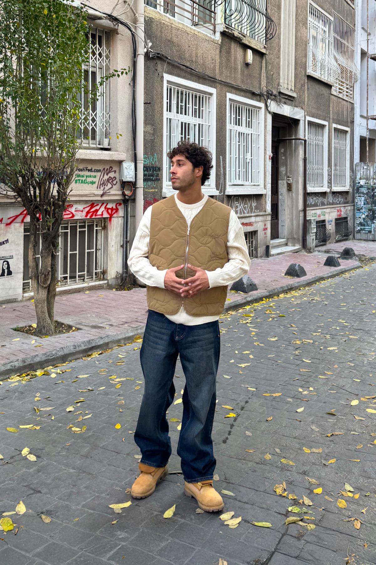 Dad Nakışlı Kapitone Yelek Bej