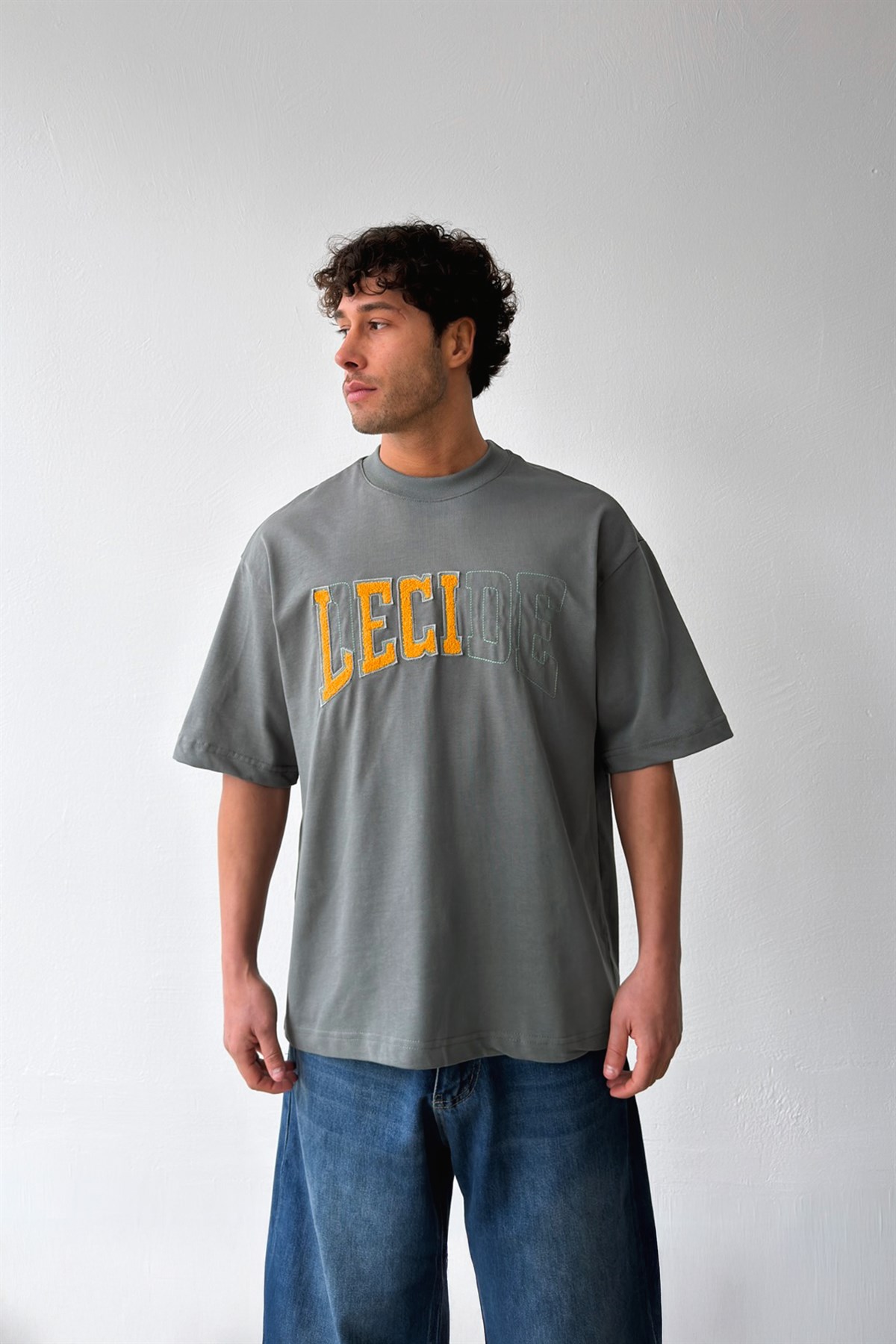 Decide Nakışlı Tişört