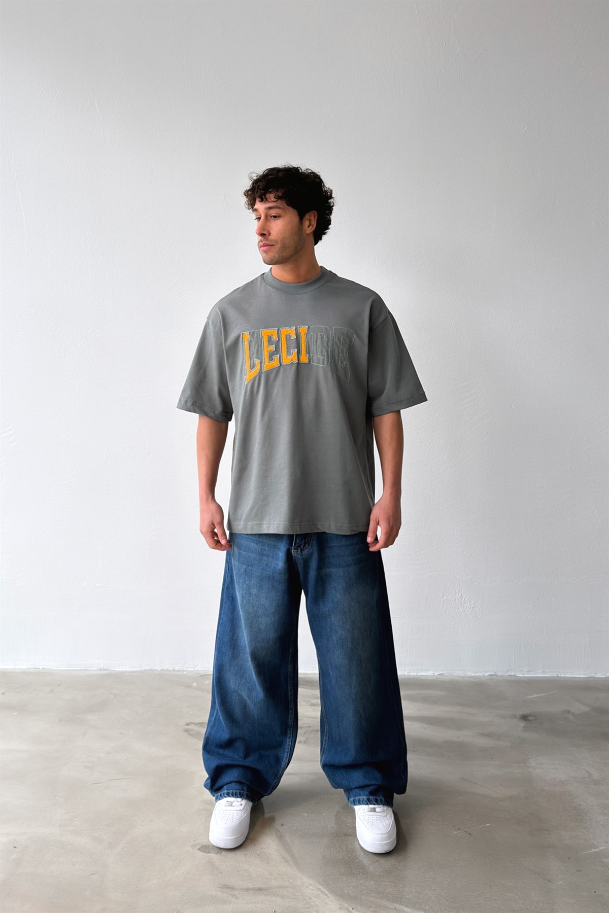 Decide Nakışlı Tişört