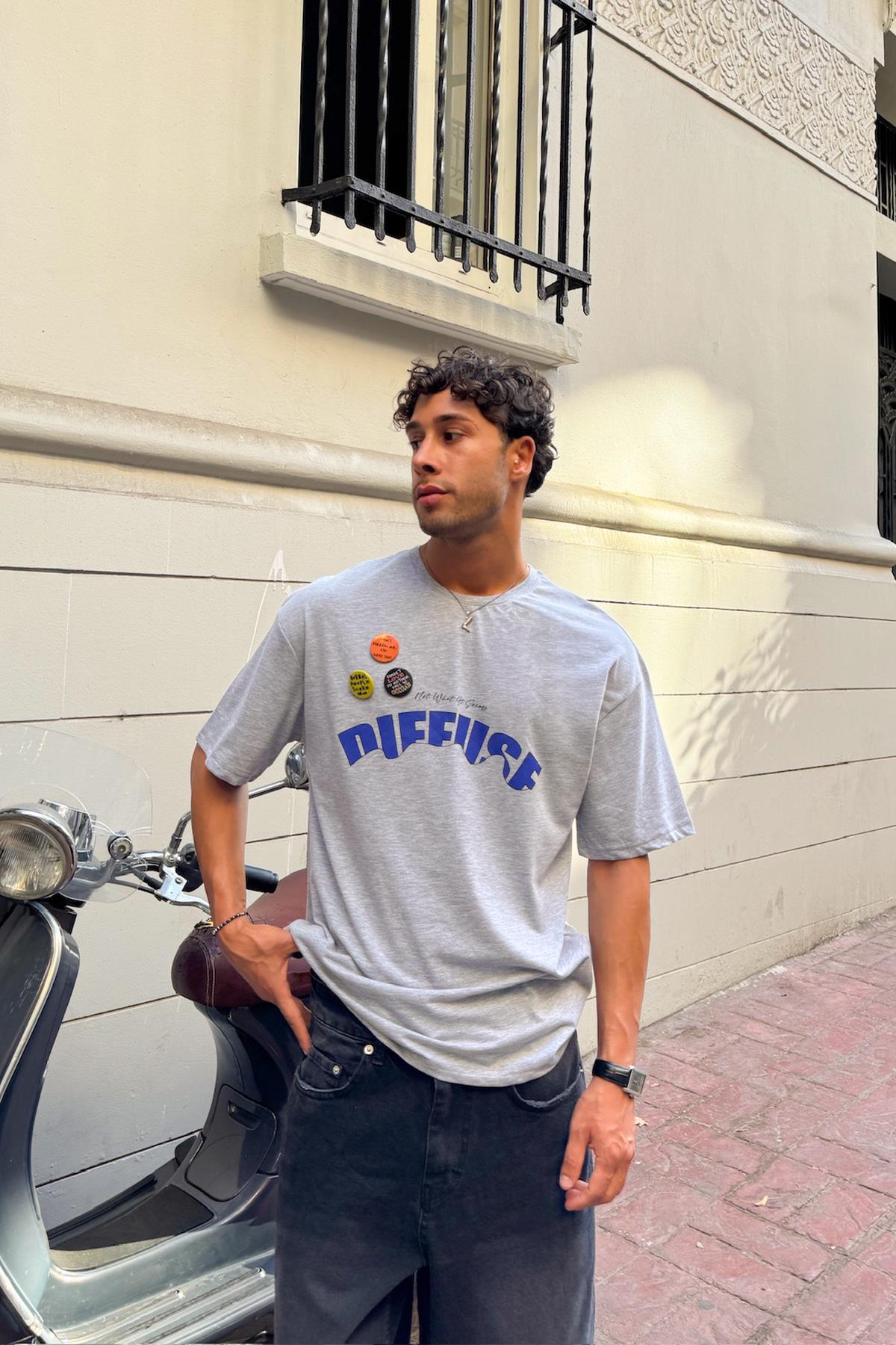 Diffuse Baskılı Rozet Aksesuarlı Oversize Tshirt