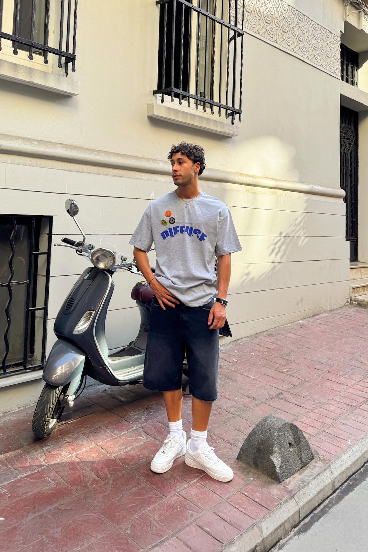 Diffuse Baskılı Rozet Aksesuarlı Oversize Tshirt