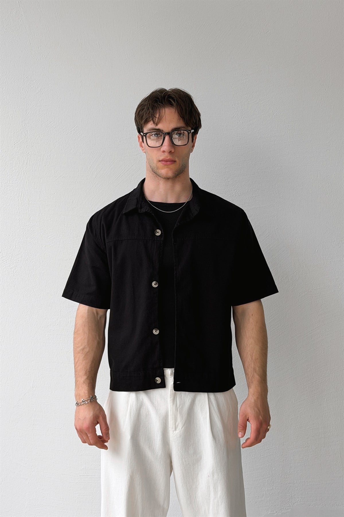 Dikişli Kısa Kol Siyah Gabardin Gömlek