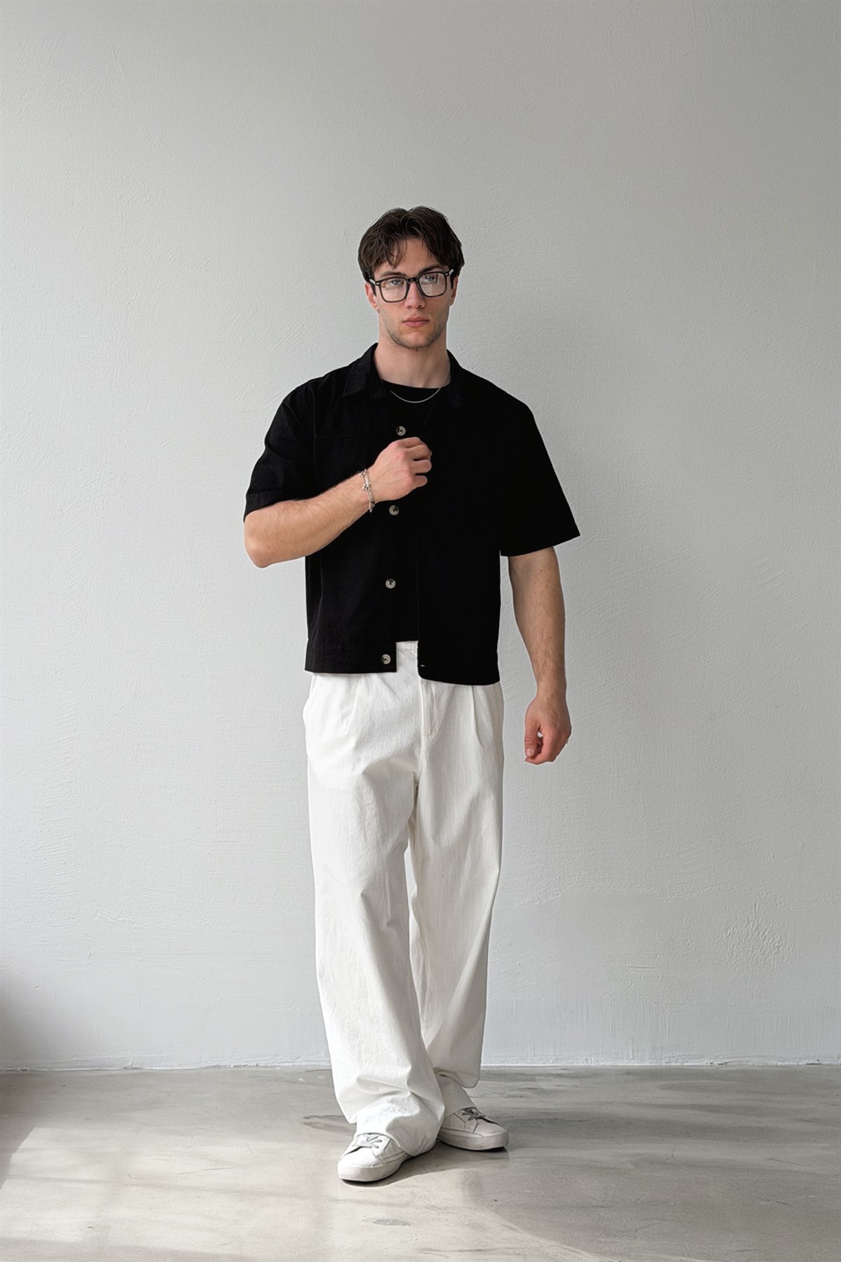 Dikişli Kısa Kol Siyah Gabardin Gömlek