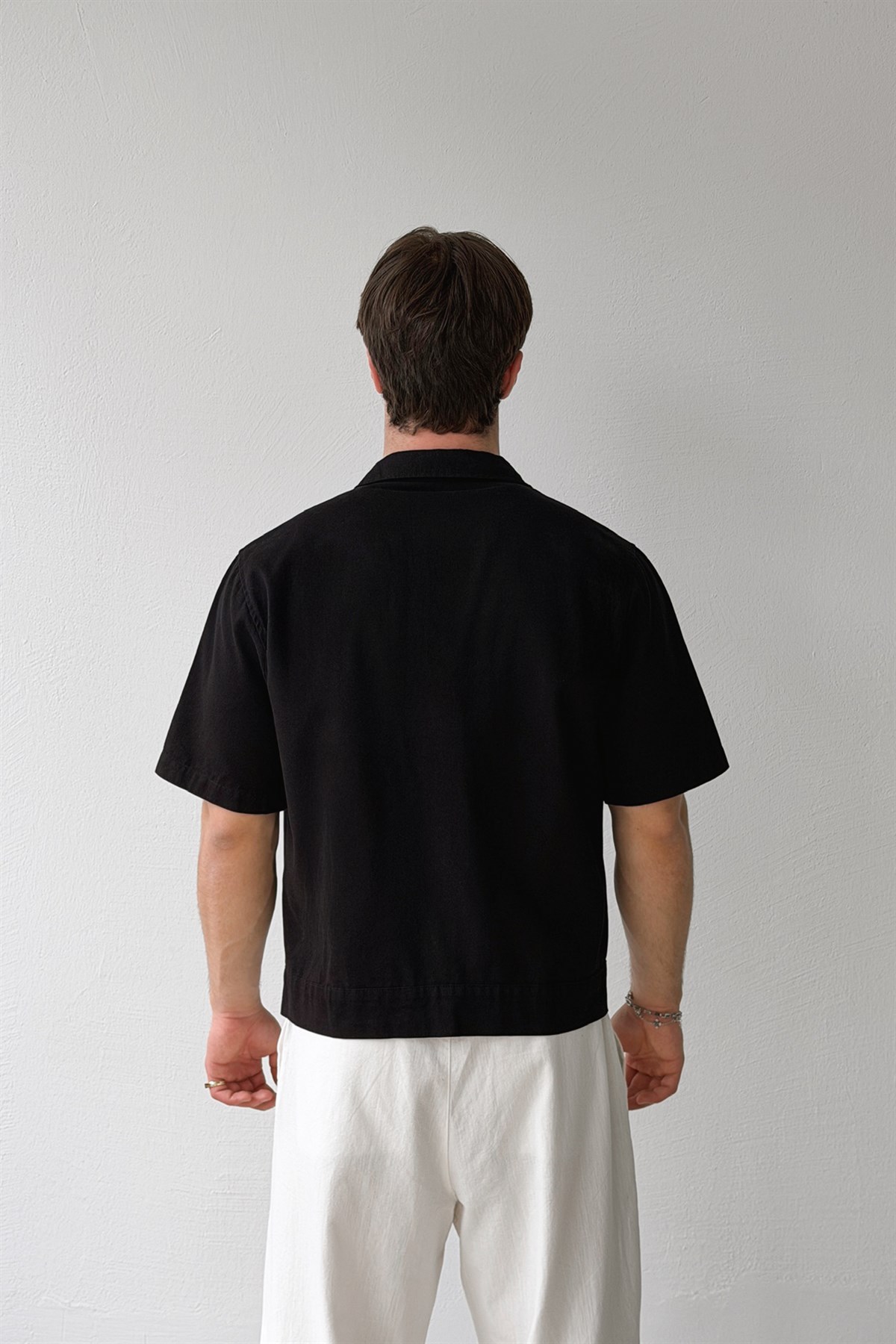 Dikişli Kısa Kol Siyah Gabardin Gömlek