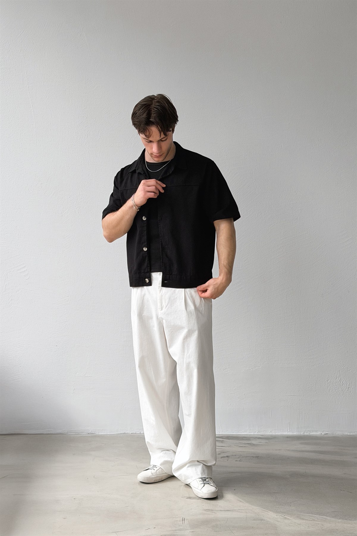 Dikişli Kısa Kol Siyah Gabardin Gömlek