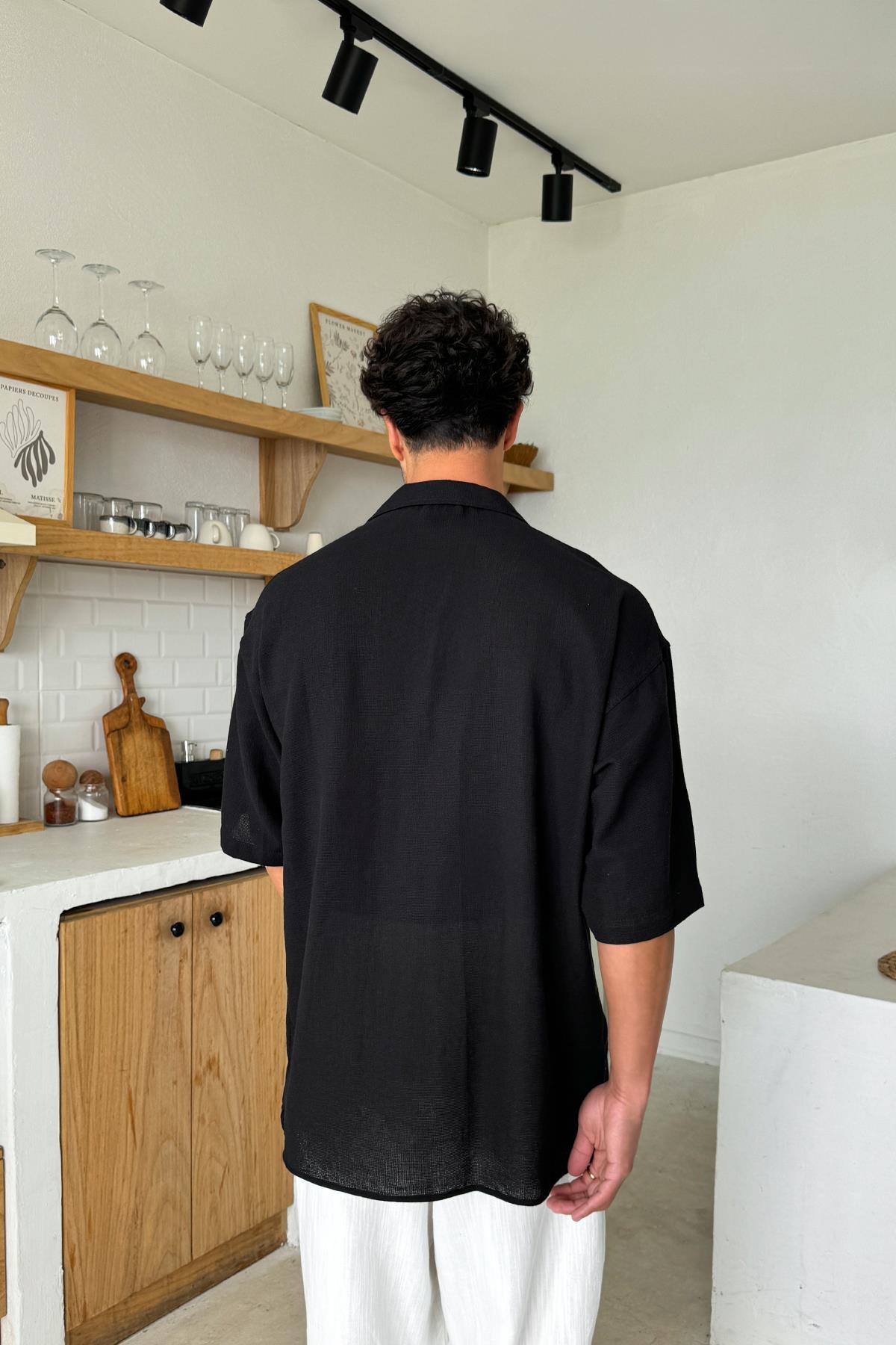 Siyah Dokuma Oversize Kısa Kol Gömlek