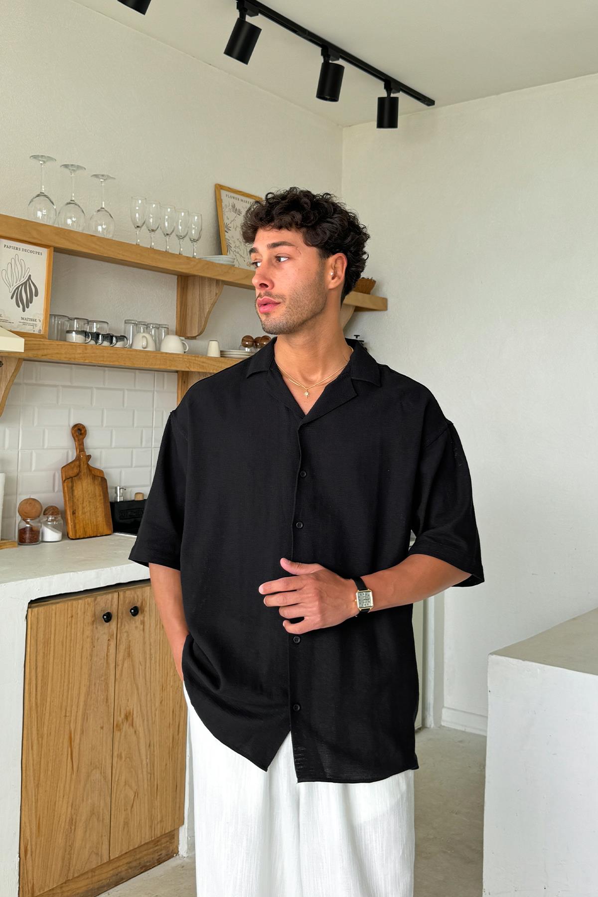 Siyah Dokuma Oversize Kısa Kol Gömlek