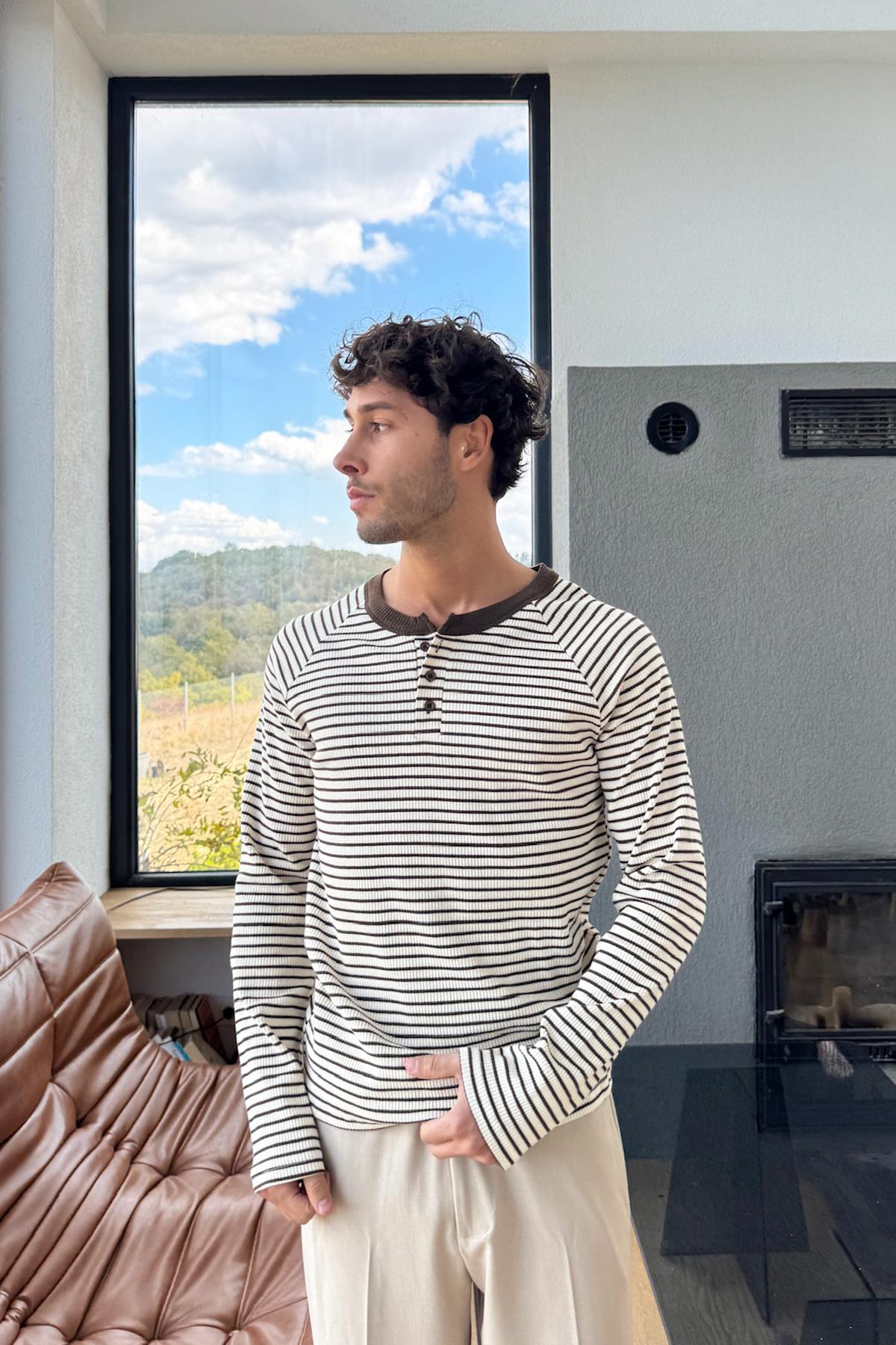 Düğmeli Çizgili Tişört Kahverengi