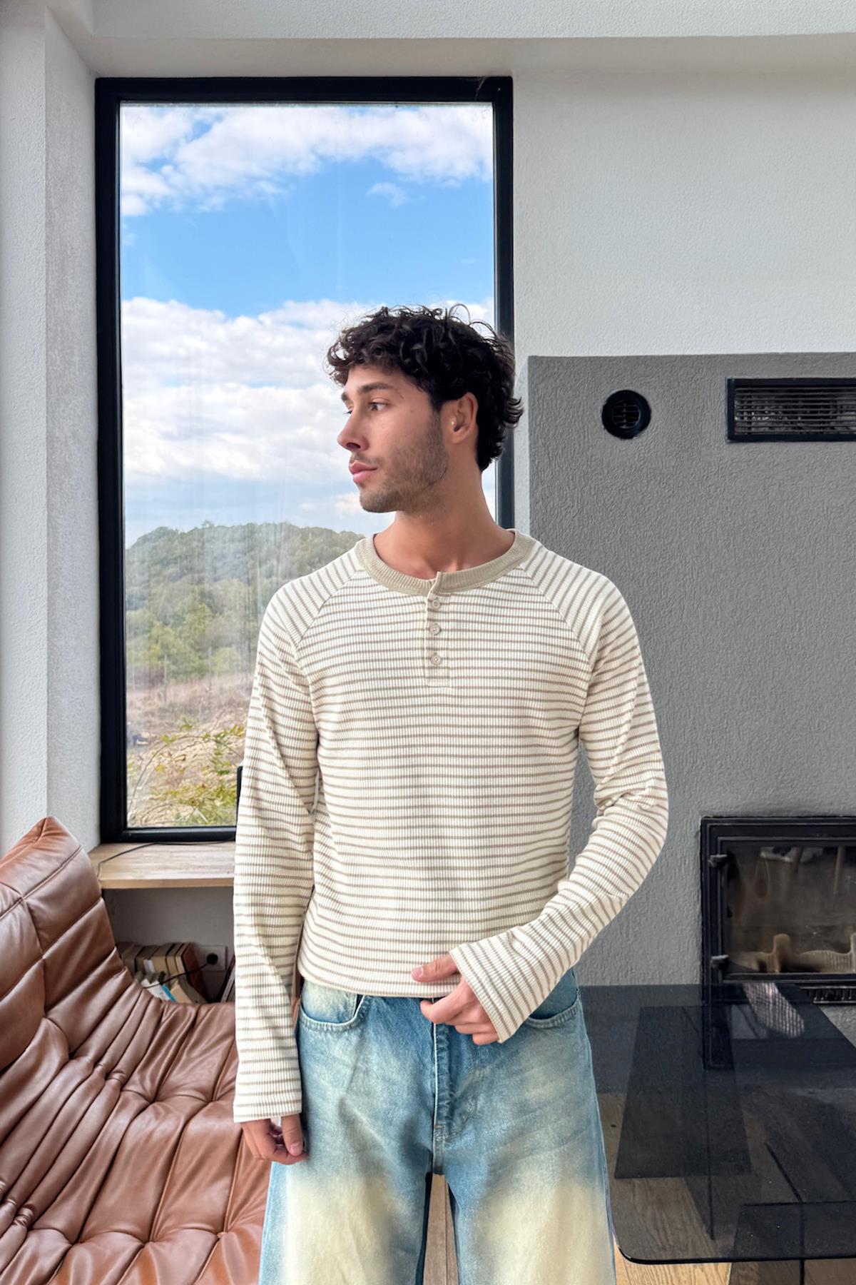 Düğmeli Çizgili Tişört Bej