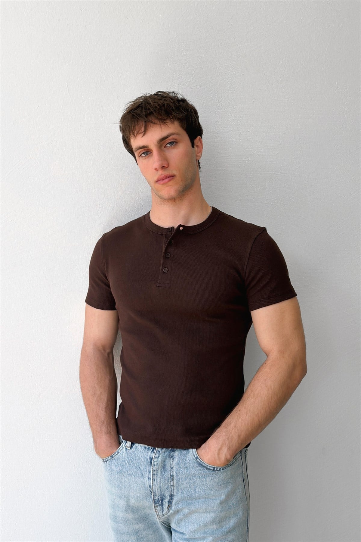 Düğmeli Fitilli Tişört