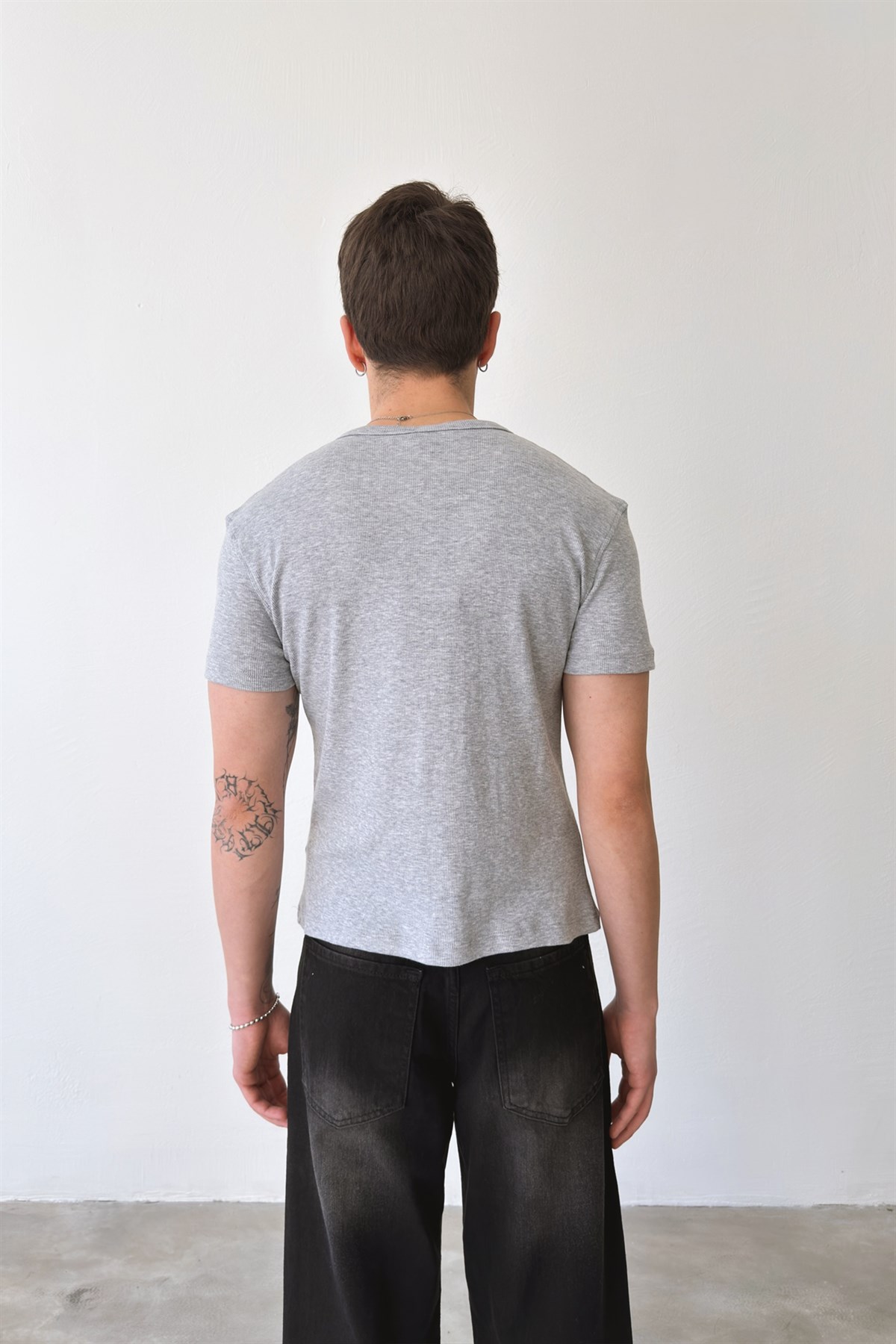 Düğmeli Fitilli Tişört