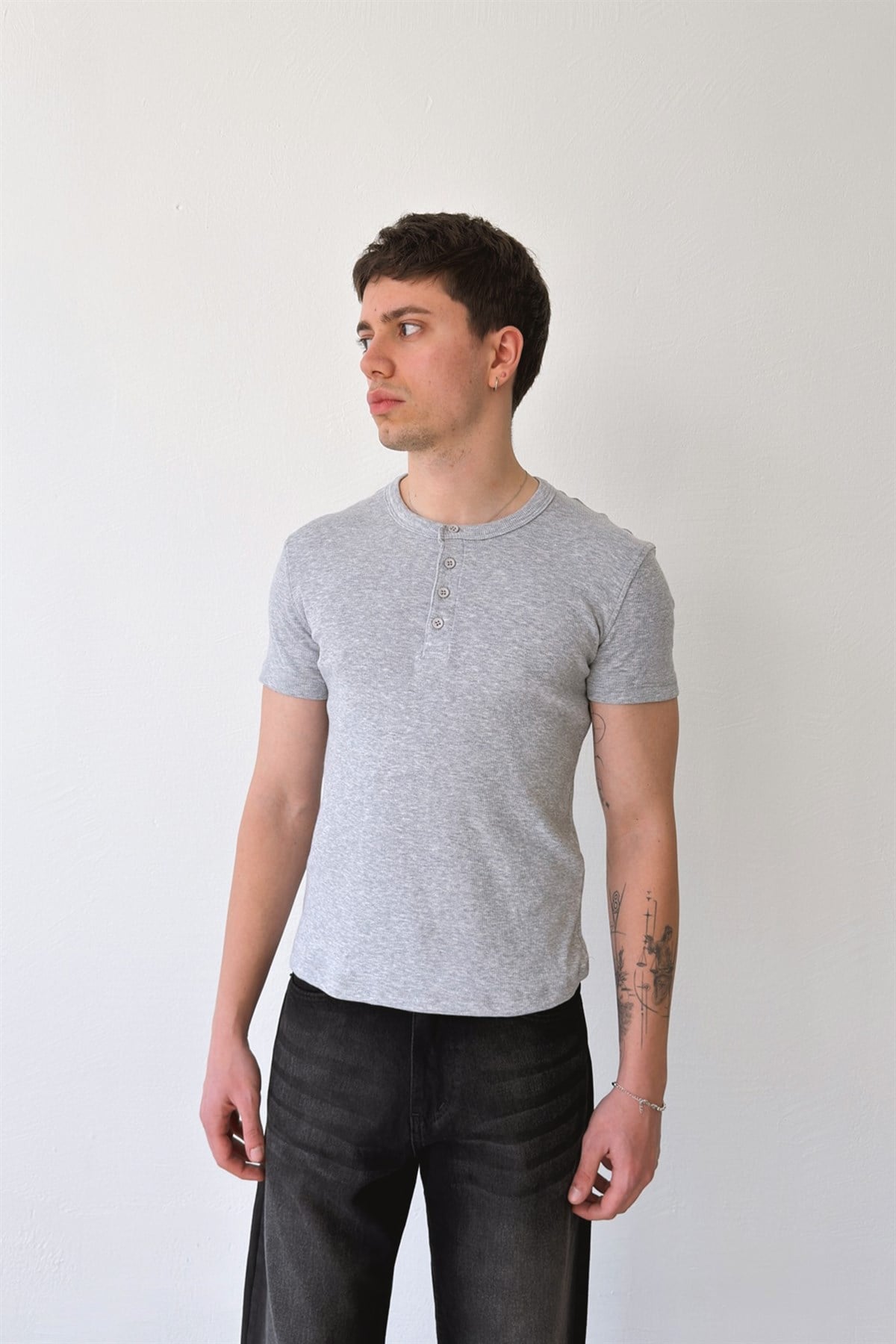 Düğmeli Fitilli Tişört