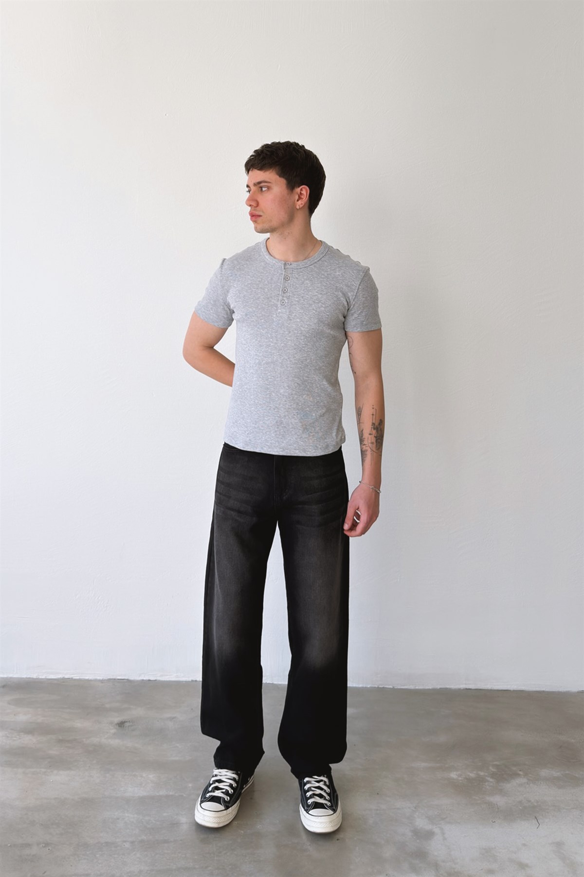 Düğmeli Fitilli Tişört