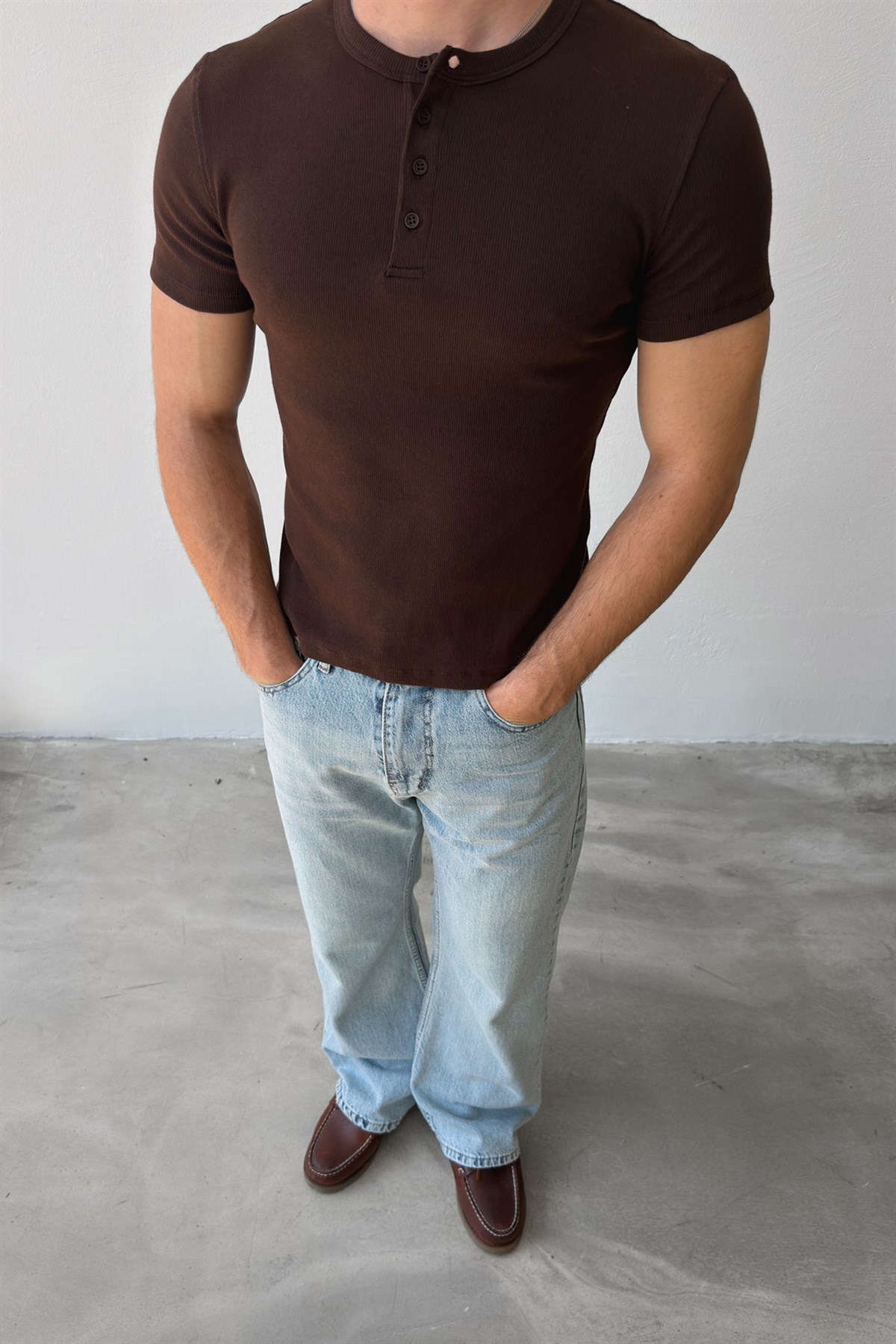 Düğmeli Fitilli Tişört