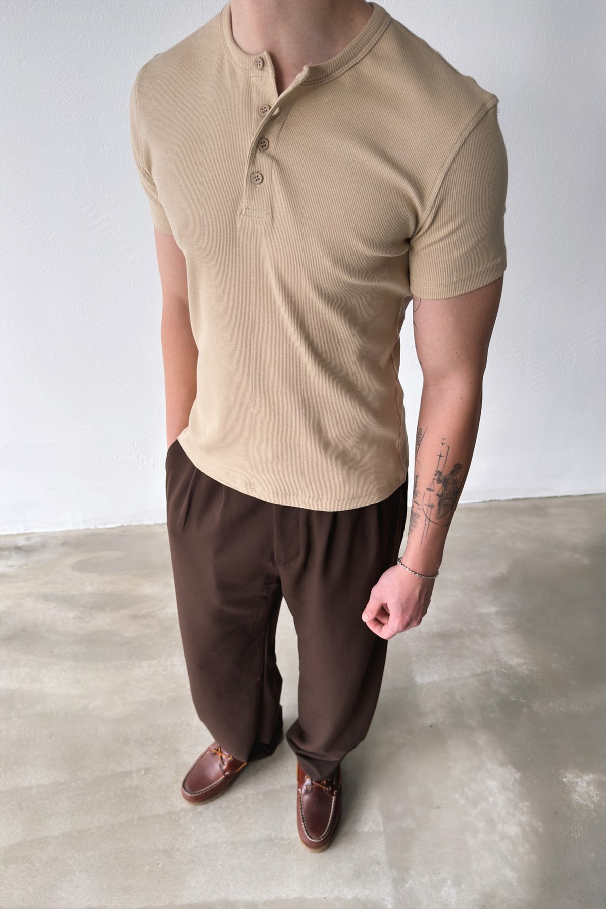 Düğmeli Fitilli Tişört