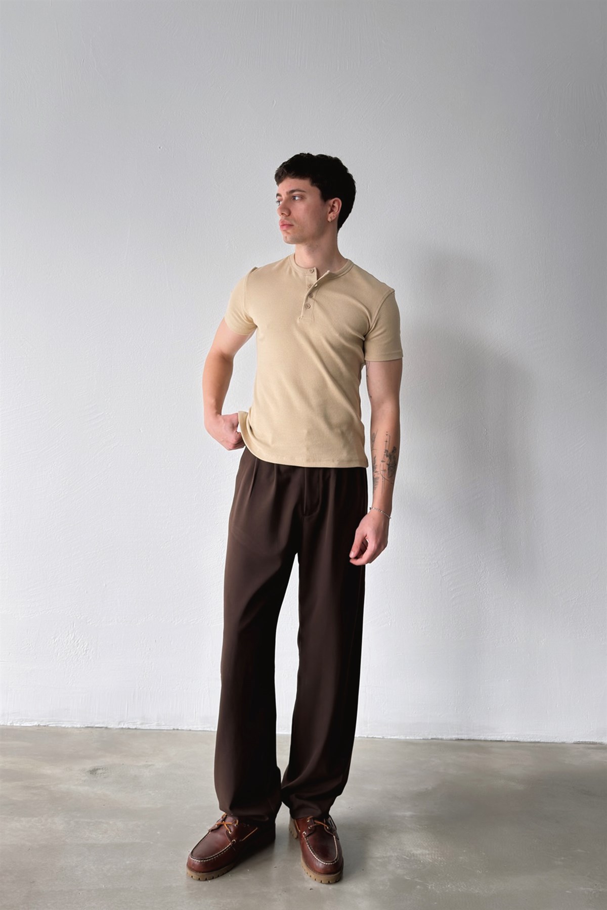 Düğmeli Fitilli Tişört