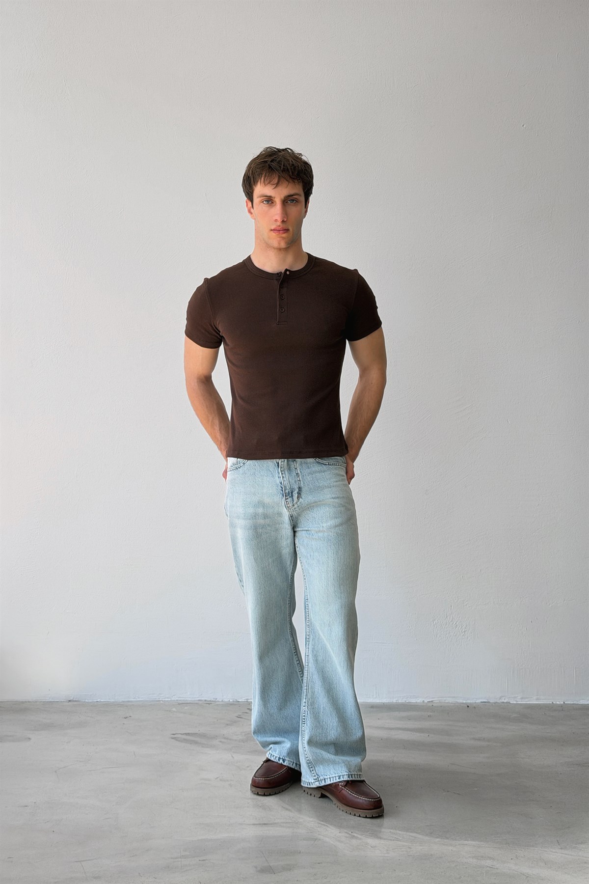 Düğmeli Fitilli Tişört