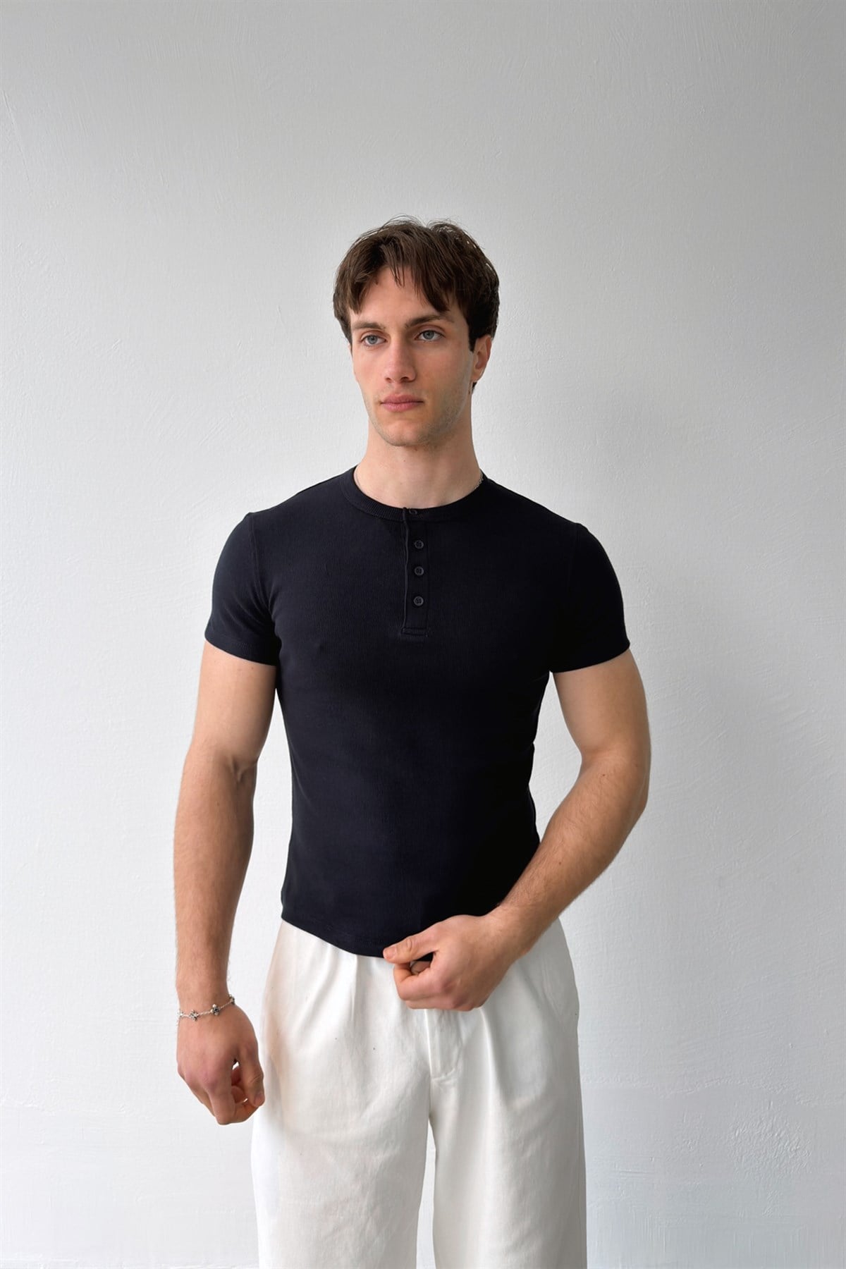 Düğmeli Fitilli Tişört