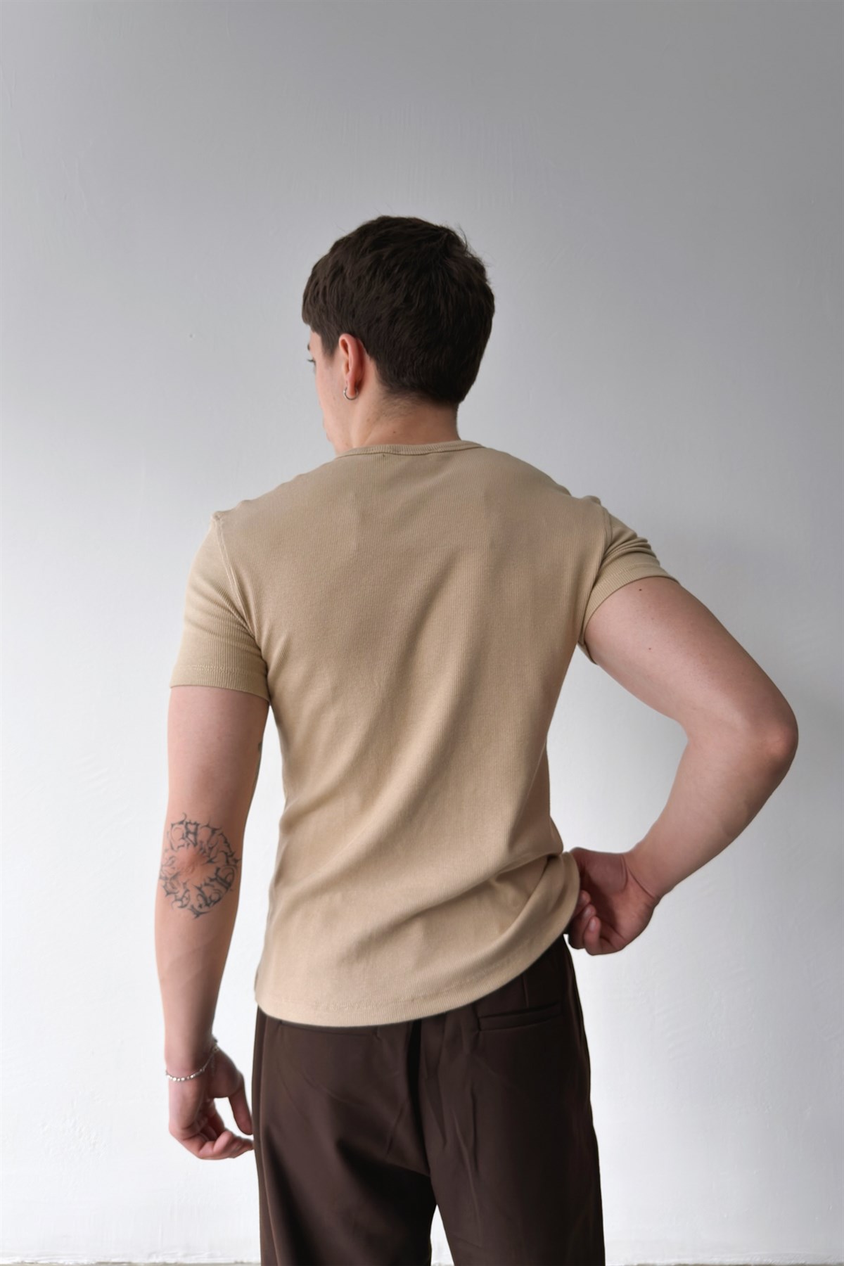 Düğmeli Fitilli Tişört