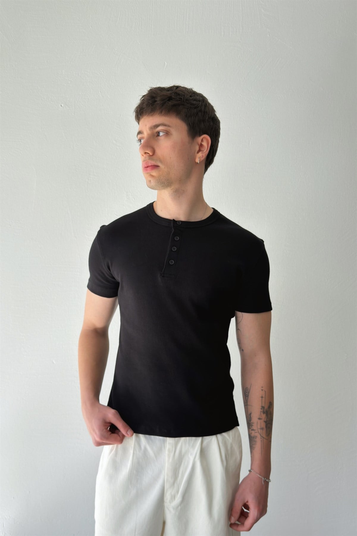 Düğmeli Fitilli Tişört