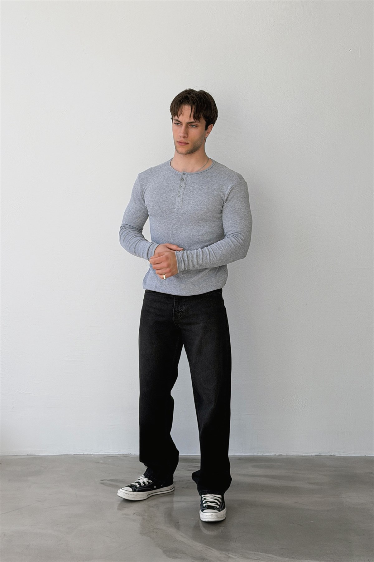 Düğmeli Uzun Kol Tişört