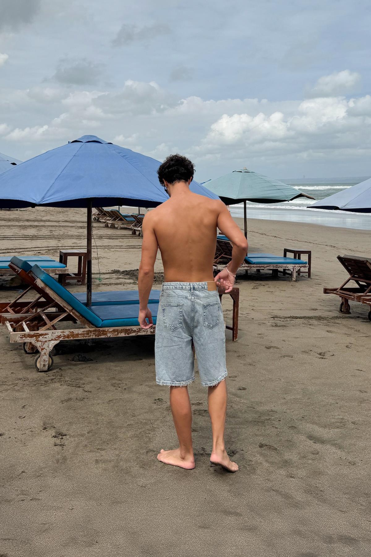 Eskitme Detaylı Yırtık Kot Şort Mavi