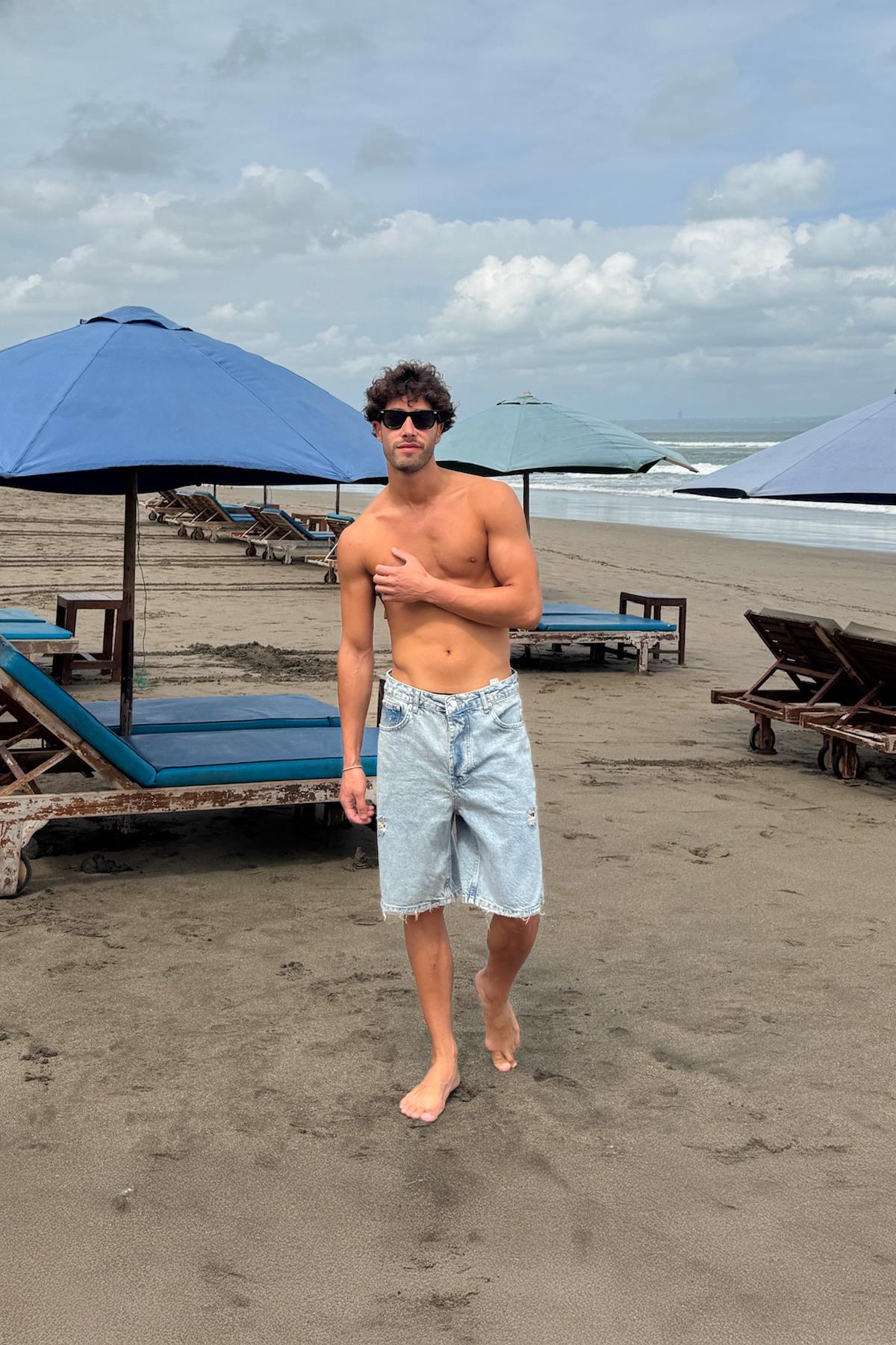 Eskitme Detaylı Yırtık Kot Şort Mavi