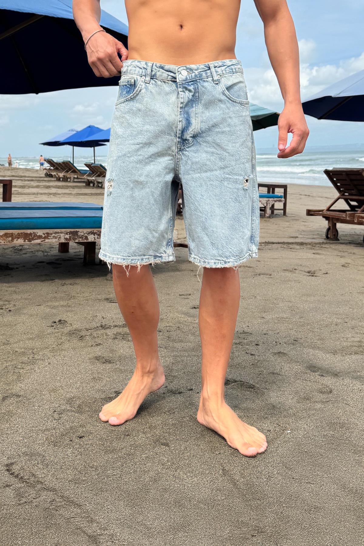 Eskitme Detaylı Yırtık Kot Şort Mavi