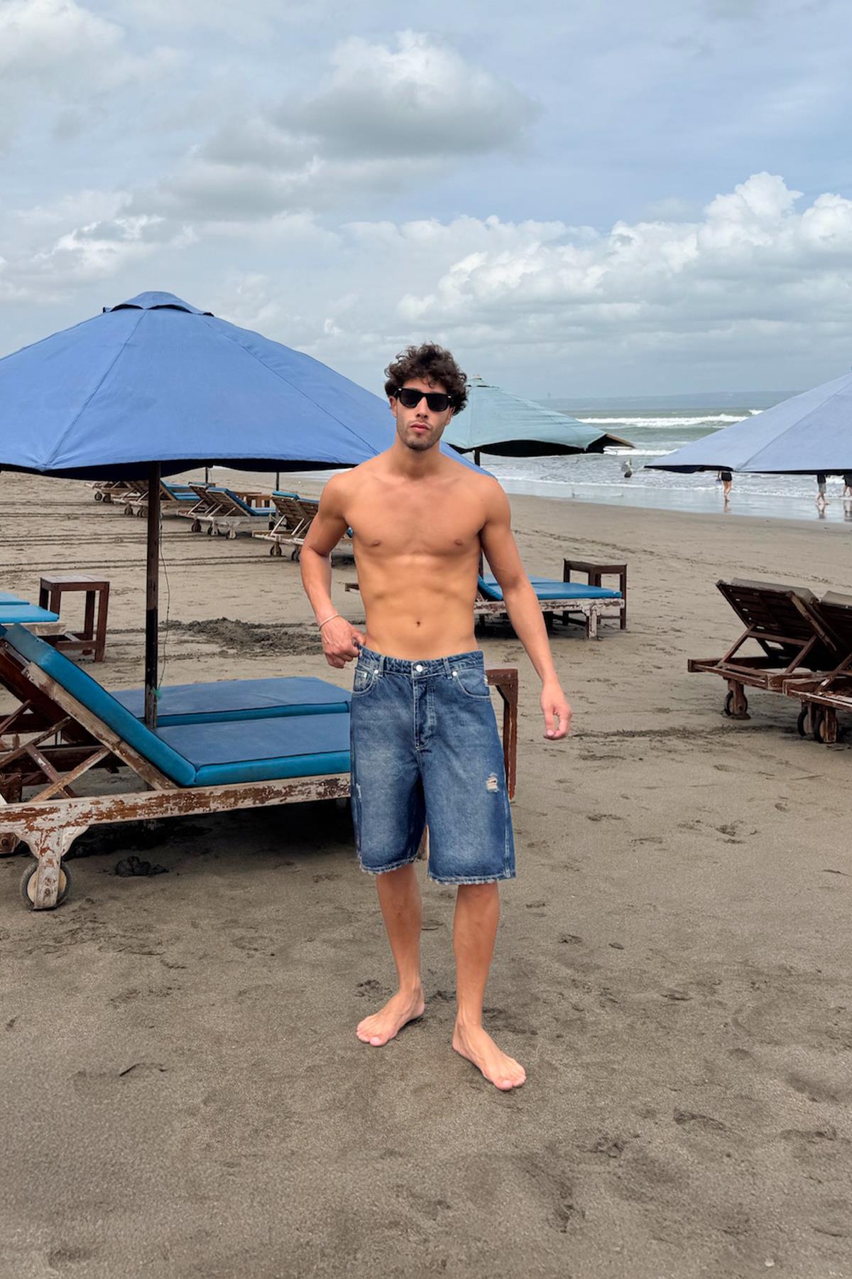 Eskitme Detaylı Yırtık Kot Şort İndigo