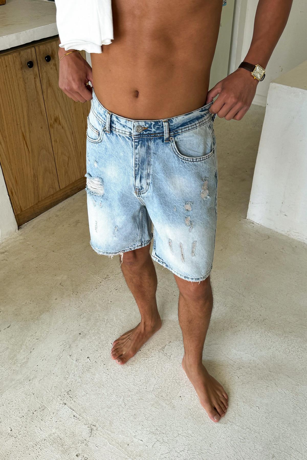 Mavi Eskitme Yırtık Model Kot Şort