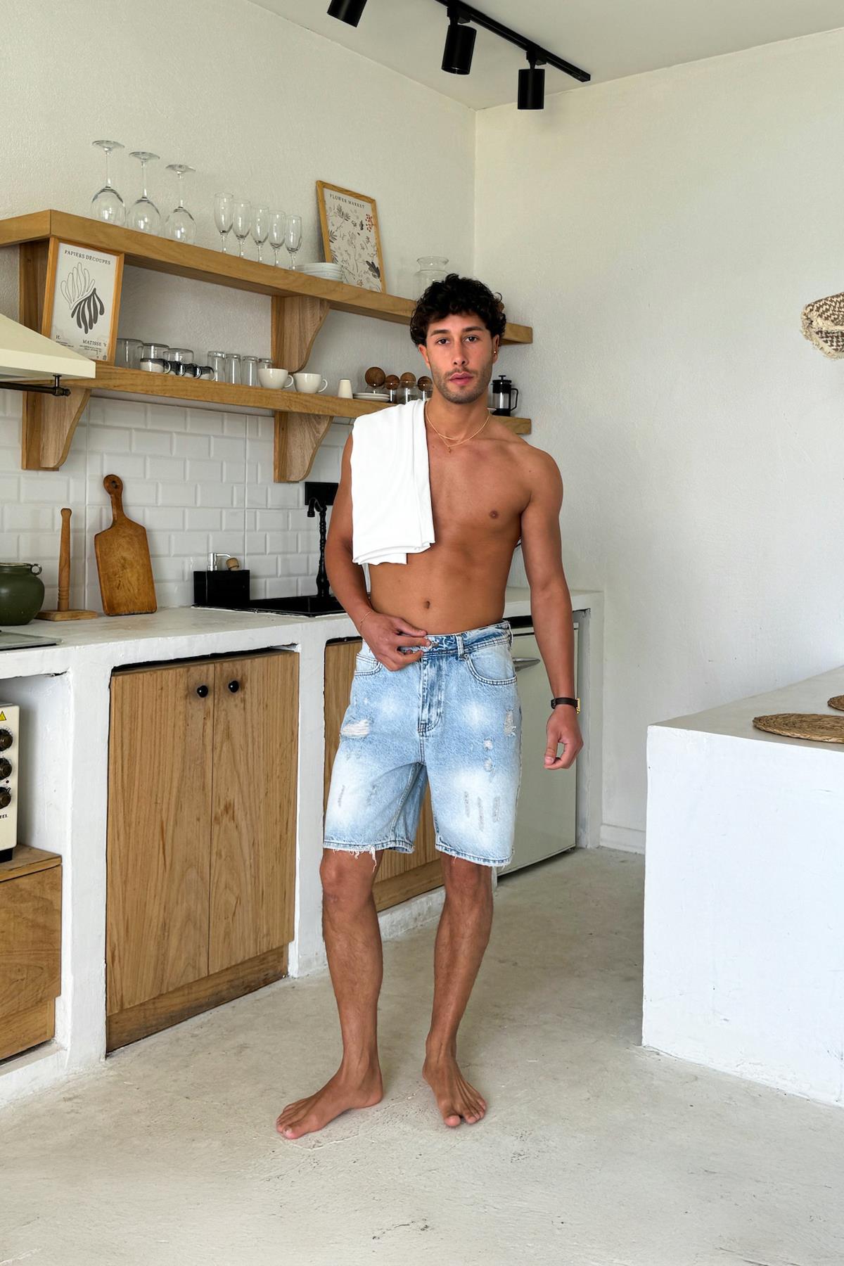 Mavi Eskitme Yırtık Model Kot Şort